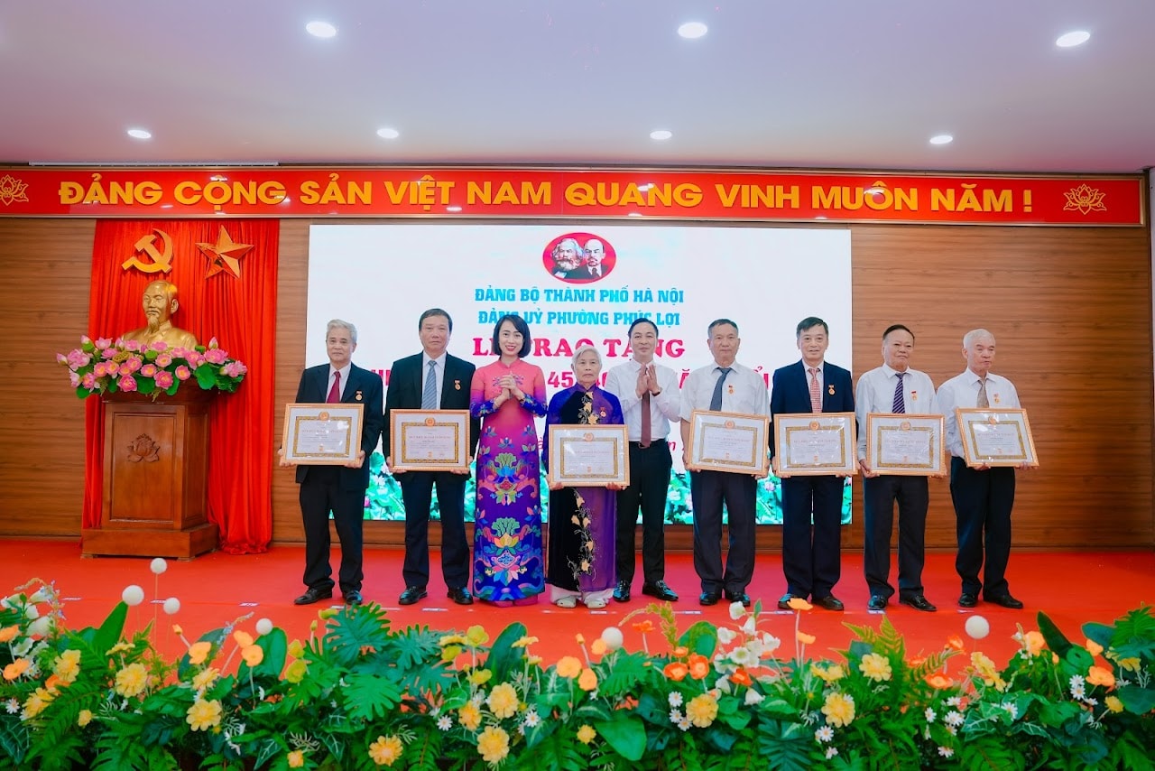 Trao Huy hiệu 80 năm tuổi Đảng tặng đồng chí Nguyễn Trọng Đối- Ảnh 5.
