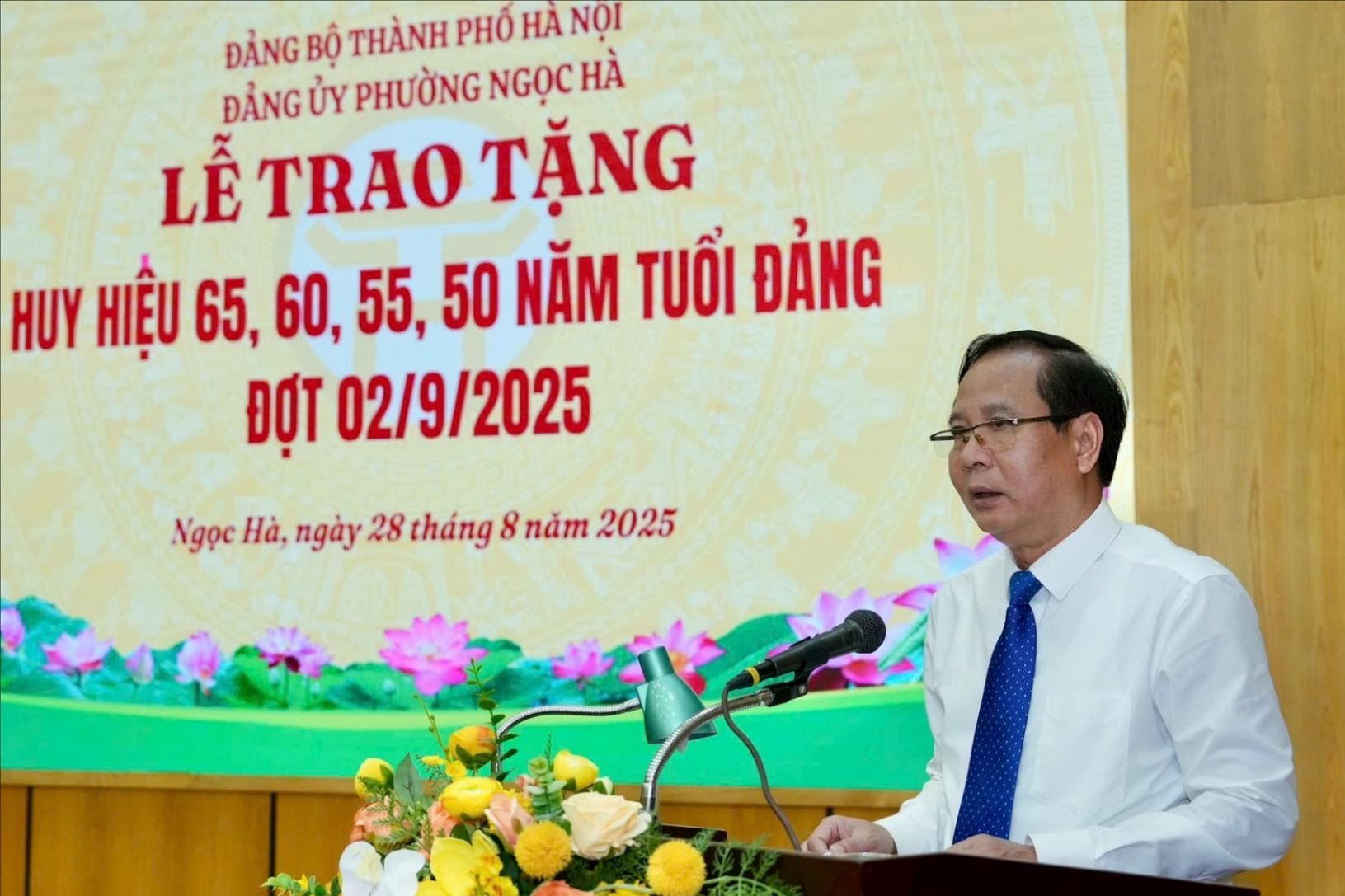 226 đảng viên phường Ngọc Hà nhận Huy hiệu Đảng đợt 2/9- Ảnh 2.