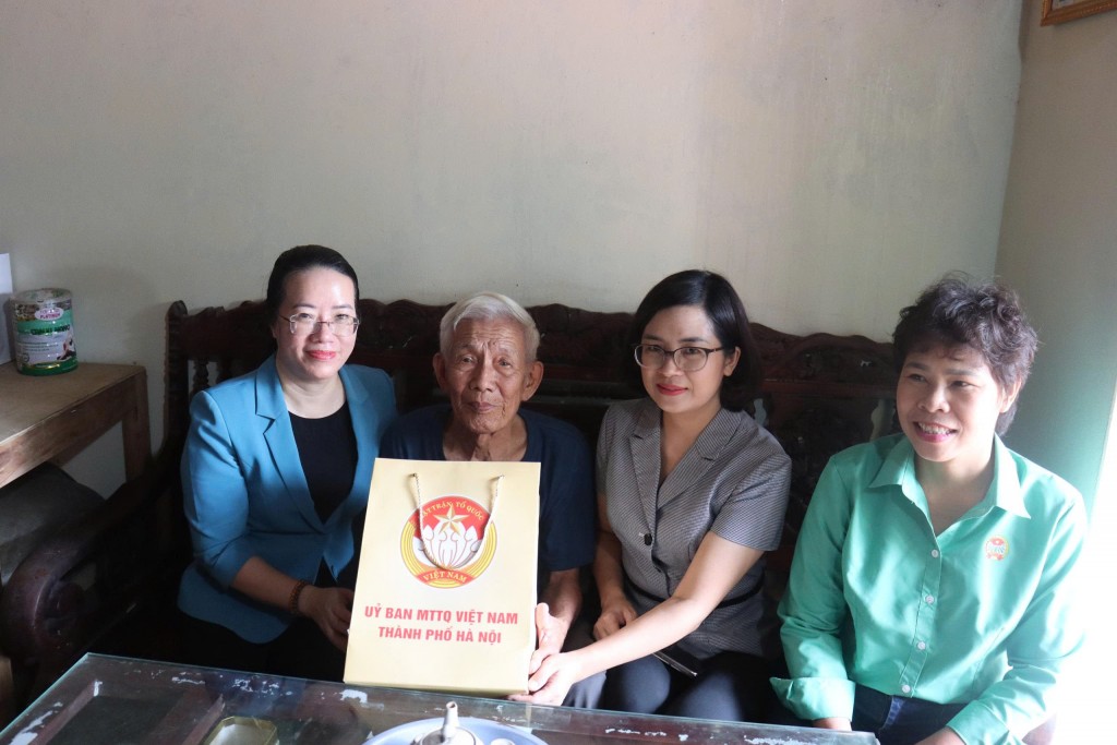 Đem niềm vui của "Ngày hội non sông" đến với những đoàn viên, hội viên Thủ đô có hoàn cảnh đặc biệt khó khăn- Ảnh 3.