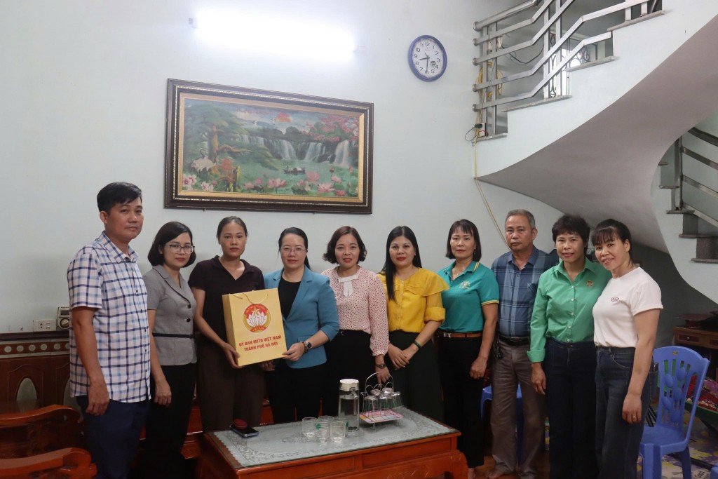 Đem niềm vui của "Ngày hội non sông" đến với những đoàn viên, hội viên Thủ đô có hoàn cảnh đặc biệt khó khăn- Ảnh 4.