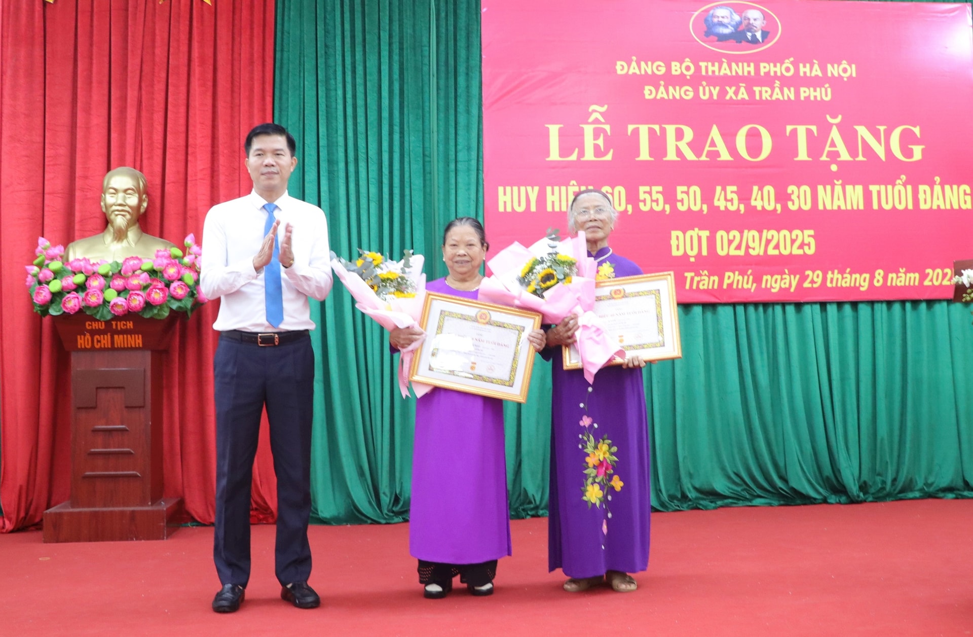 36 đảng viên Đảng ủy xã Trần Phú vinh dự nhận Huy hiệu Đảng đợt 2/9- Ảnh 1.
