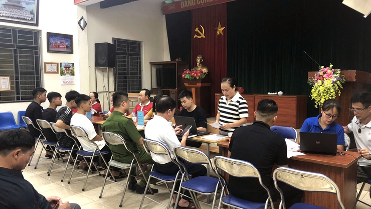 Xã Phù Đổng triển khai chiến dịch“45 ngày đêm ra quân hỗ trợ hoạt động chuyển đổi số tại các thôn TDP trong giai đoạn đầu vận hành mô hình chính quyền địa phương hai cấp”- Ảnh 1.