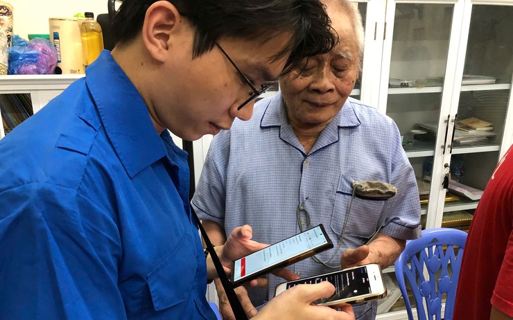 Xã Phù Đổng triển khai chiến dịch“45 ngày đêm ra quân hỗ trợ hoạt động chuyển đổi số tại các thôn TDP trong giai đoạn đầu vận hành mô hình chính quyền địa phương hai cấp”