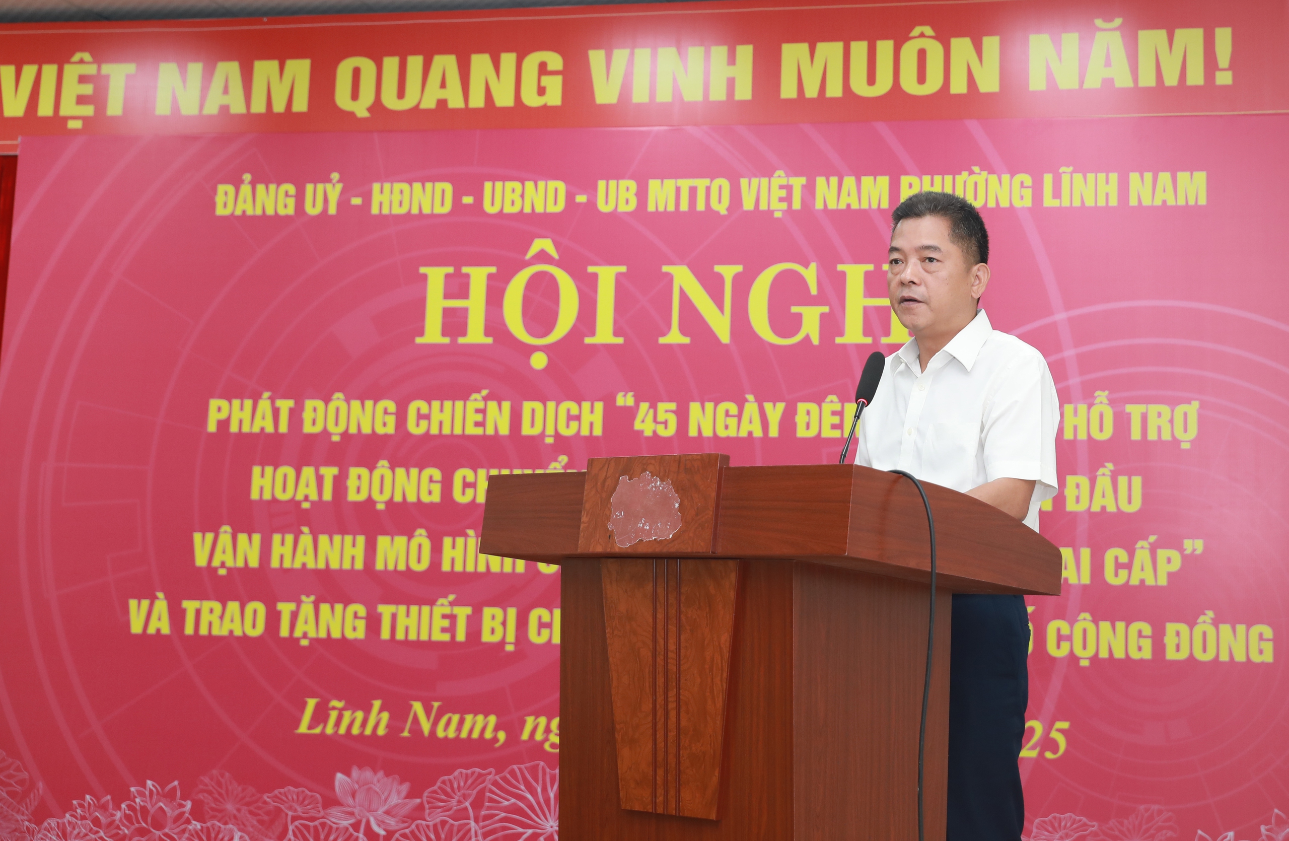 Linh Nam Ward: Spende von 10 Computersätzen zur Unterstützung von Wohngruppen bei der digitalen Transformation - Foto 1. Phường Lĩnh Nam: Trao tặng 10 bộ máy tính hỗ trợ Tổ dân phố phục vụ chuyển đổi số- Ảnh 1.