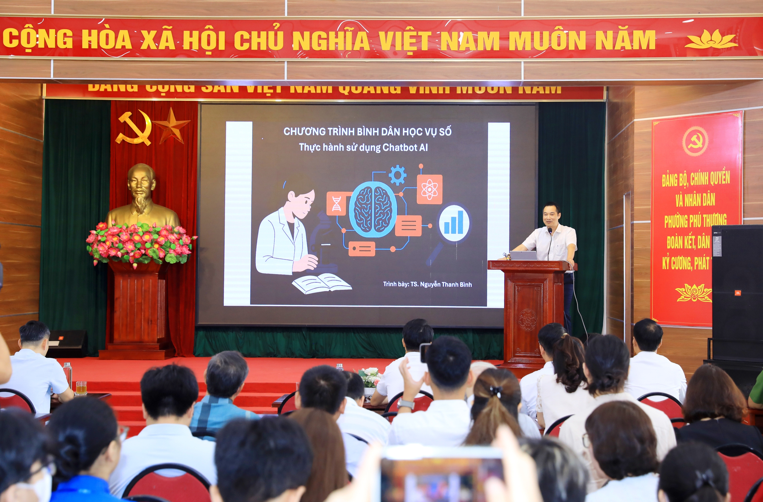 Phu Thuong Ward rief die Bewegung „Digitale Bildung für die Bevölkerung“ ins Leben – Foto 4. Phường Phú Thượng phát động phong trào “Bình dân học vụ số”- Ảnh 4.