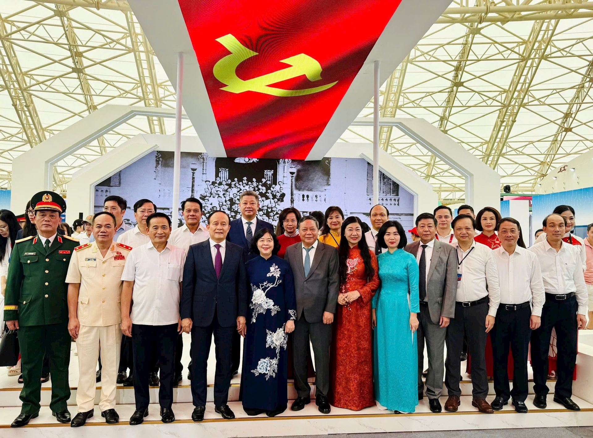 Lãnh đạo Thành phố tham quan hai không gian trưng bày của Hà Nội tại Trung tâm Triển lãm Quốc gia- Ảnh 16.