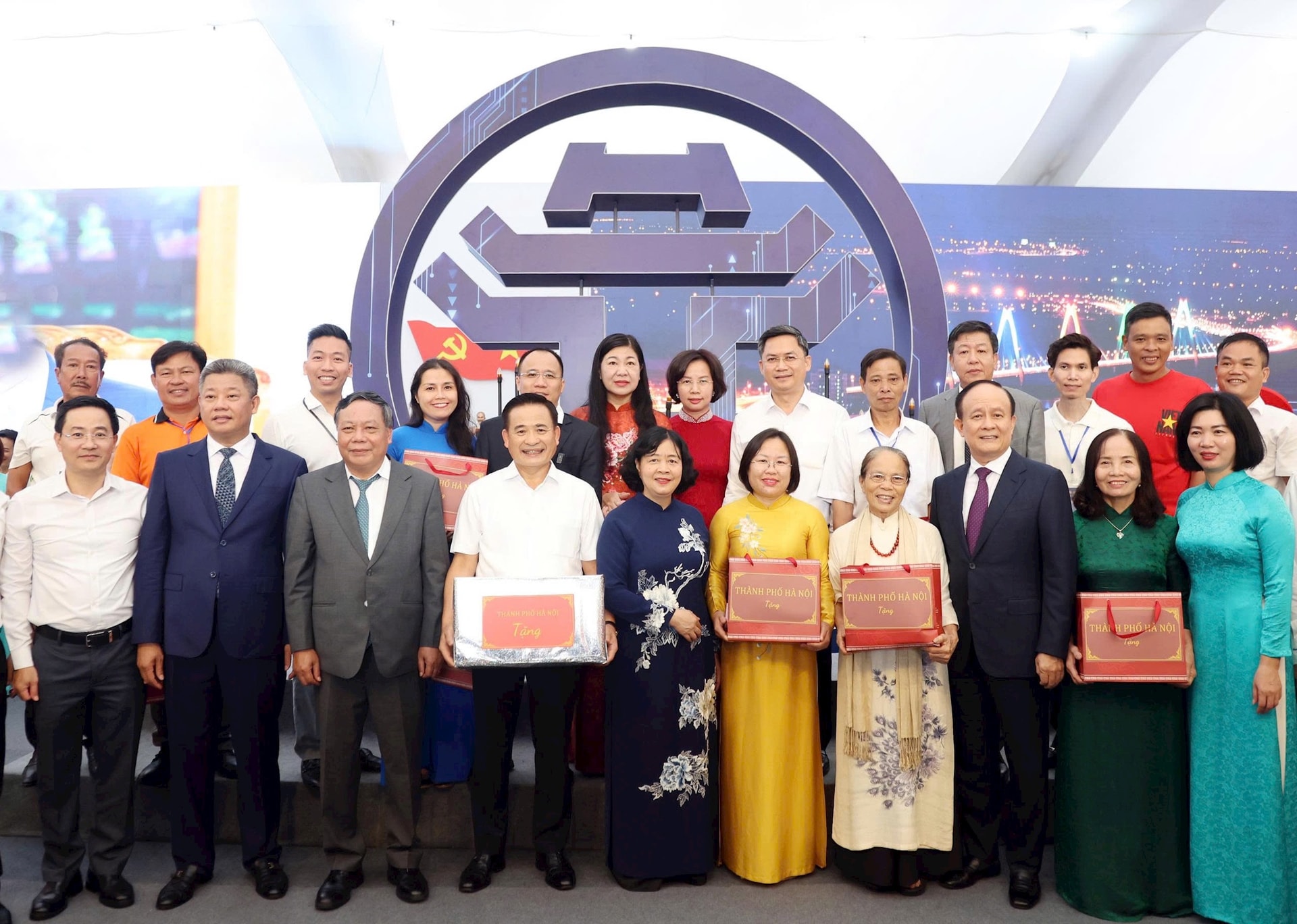 Lãnh đạo Thành phố tham quan hai không gian trưng bày của Hà Nội tại Trung tâm Triển lãm Quốc gia- Ảnh 13.