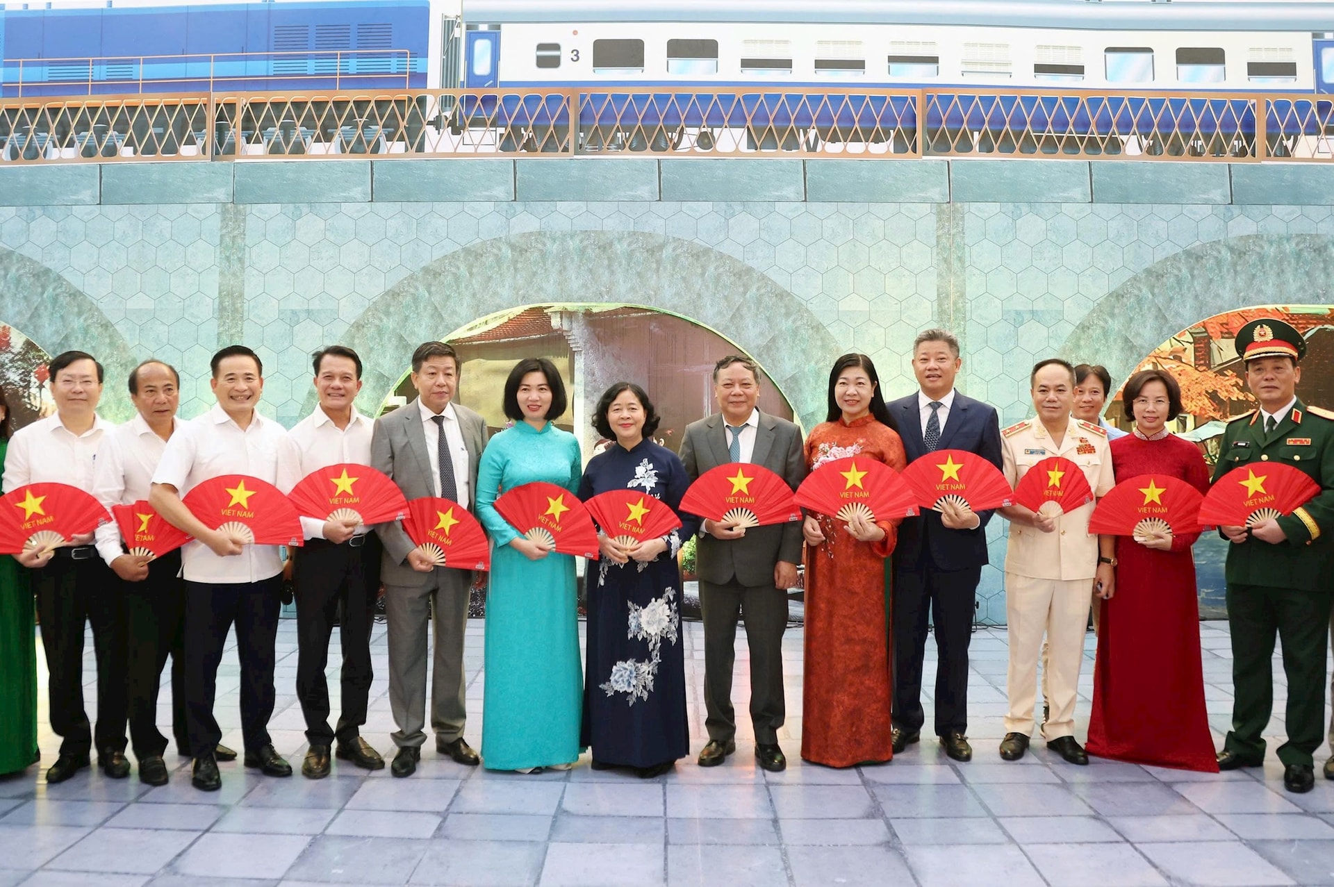 Lãnh đạo Thành phố tham quan hai không gian trưng bày của Hà Nội tại Trung tâm Triển lãm Quốc gia- Ảnh 14.