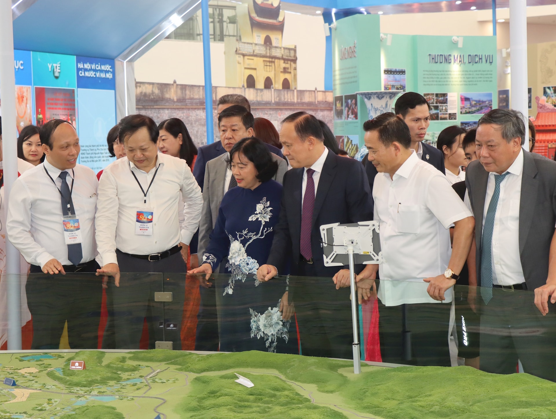 Lãnh đạo Thành phố tham quan hai không gian trưng bày của Hà Nội tại Trung tâm Triển lãm Quốc gia- Ảnh 1.