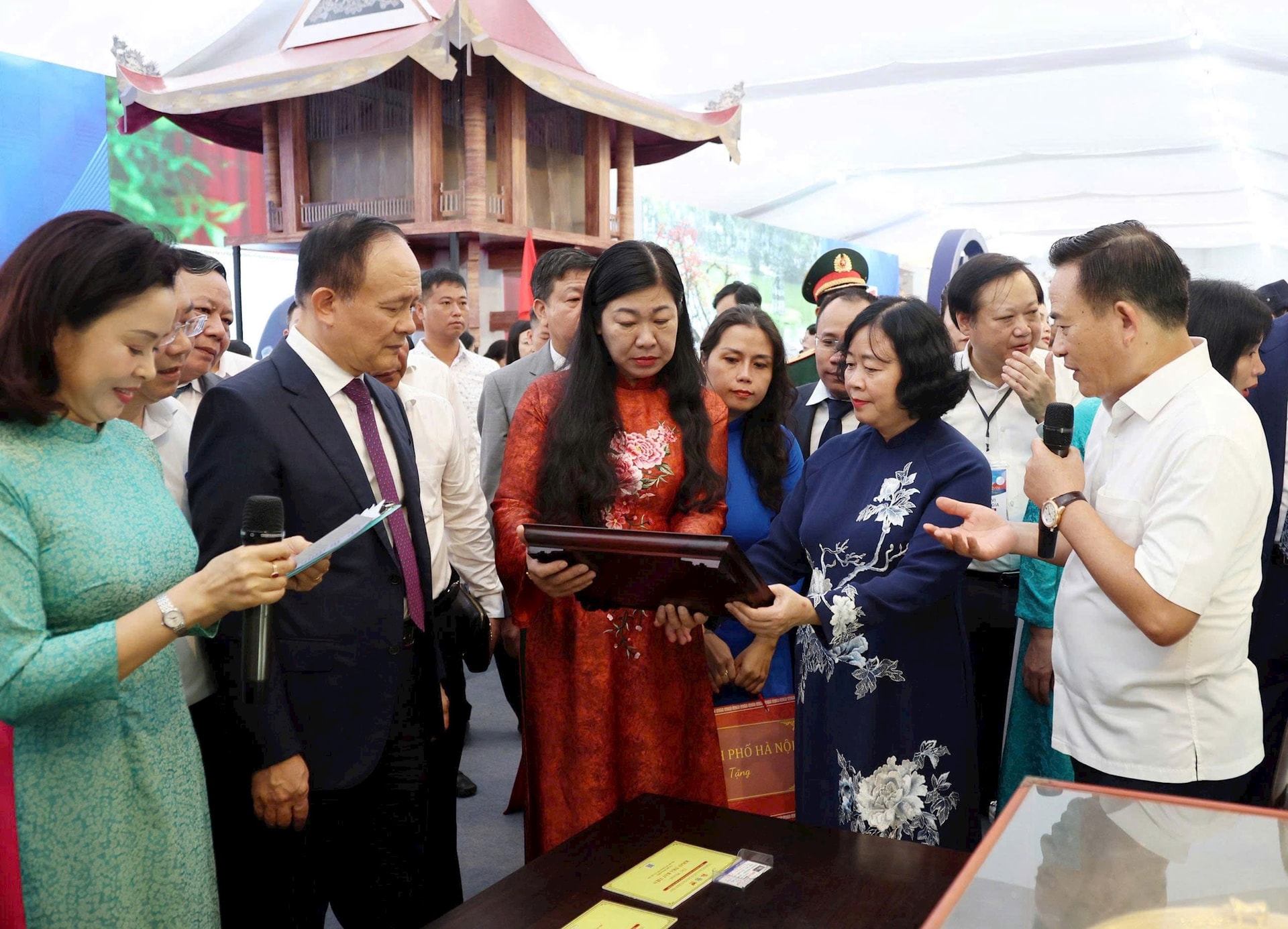 Lãnh đạo Thành phố tham quan hai không gian trưng bày của Hà Nội tại Trung tâm Triển lãm Quốc gia- Ảnh 3.