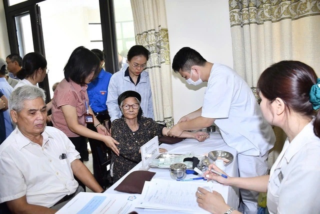 Đẩy mạnh bảo đảm an sinh xã hội, chăm lo toàn diện đời sống nhân dân- Ảnh 2.