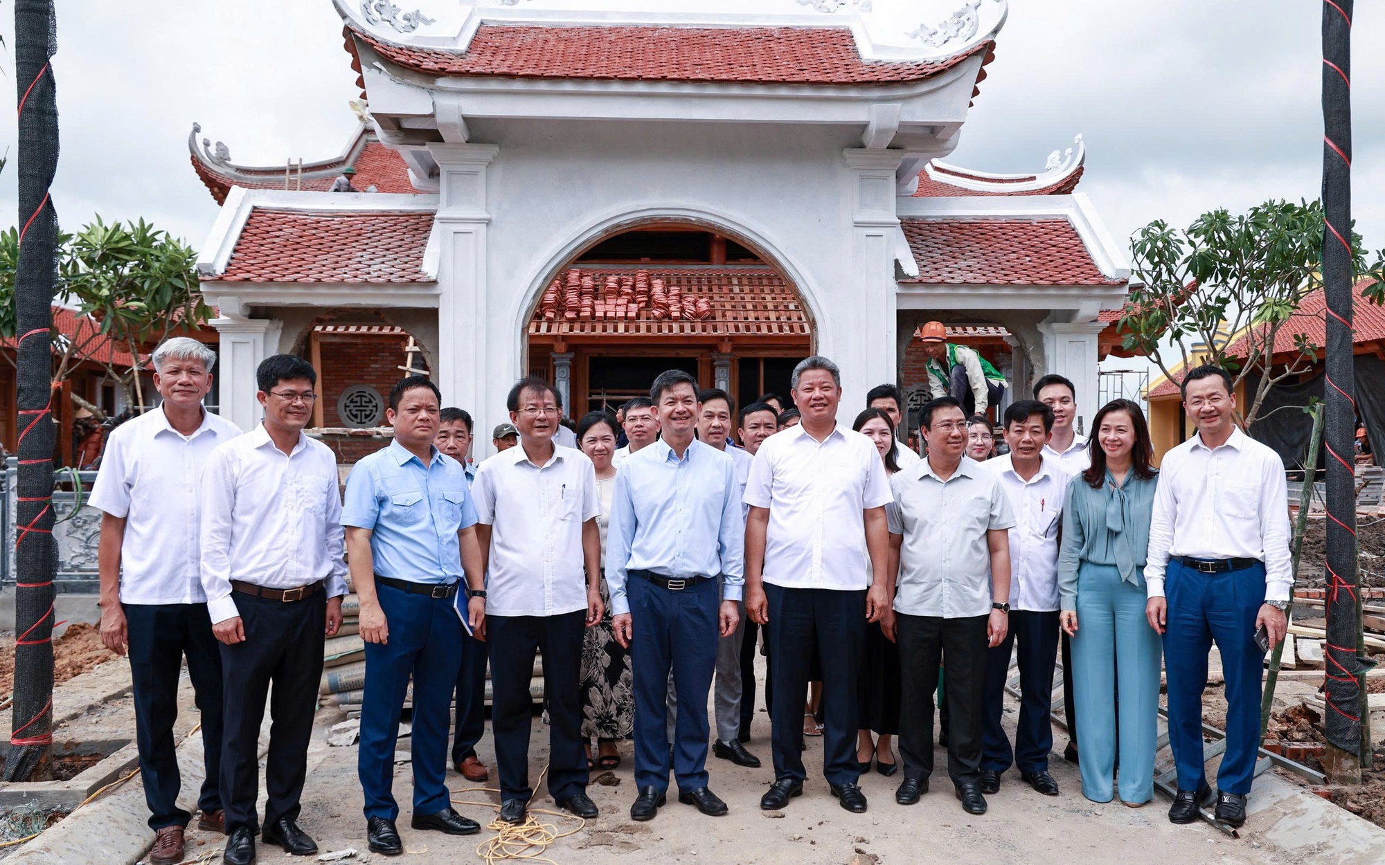 Đoàn công tác của Văn phòng Quốc hội và lãnh đạo Thành phố kiểm tra tiến độ dự án Khu lưu niệm Trưởng ban Thường trực Quốc hội Bùi Bằng Đoàn tại thôn Bặt Chùa, xã Ứng Thiên