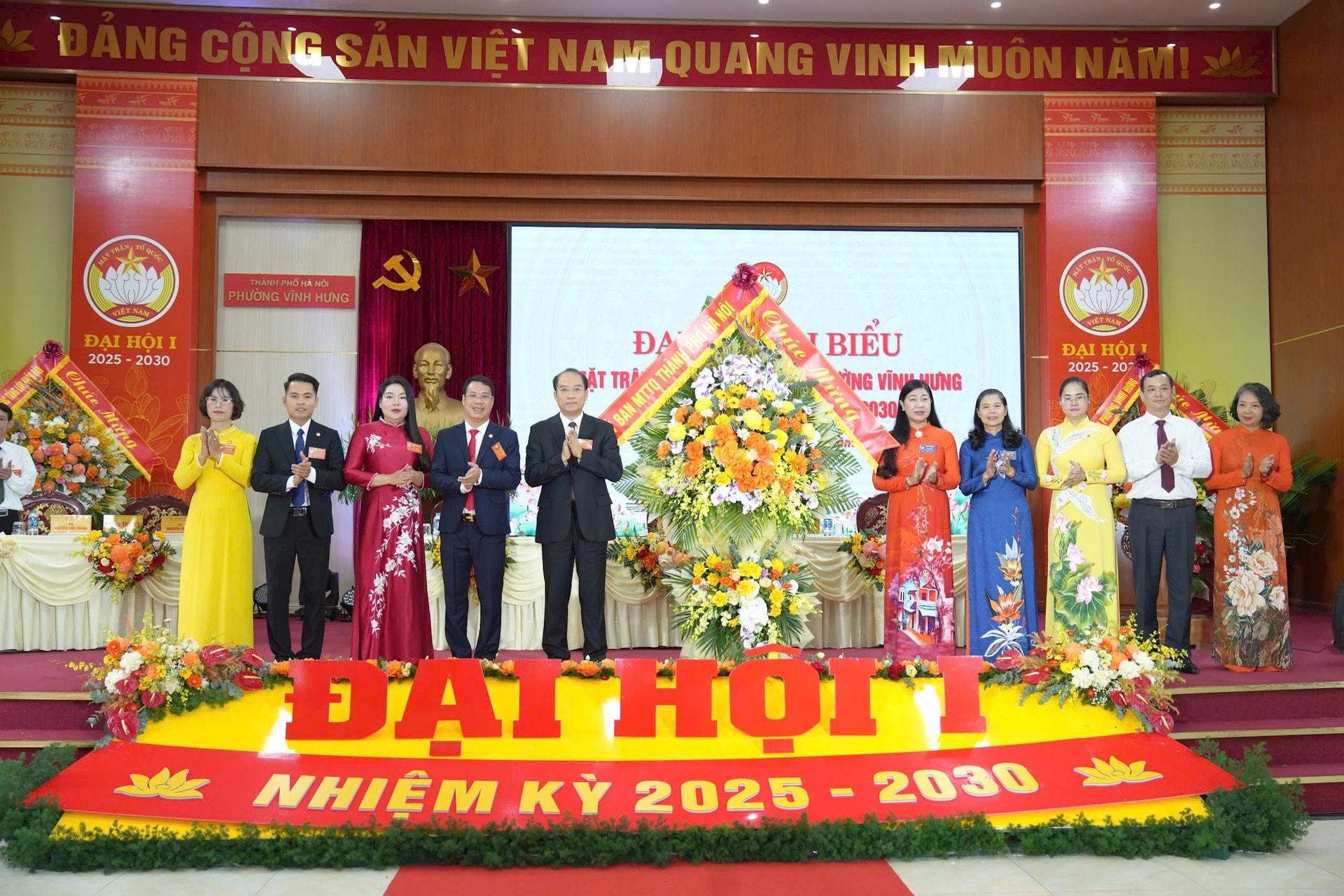Chủ tịch Ủy ban MTTQ Việt Nam Thành phố Nguyễn Lan Hương dự Đại hội đại biểu MTTQ phường Vĩnh Hưng lần thứ I- Ảnh 1.