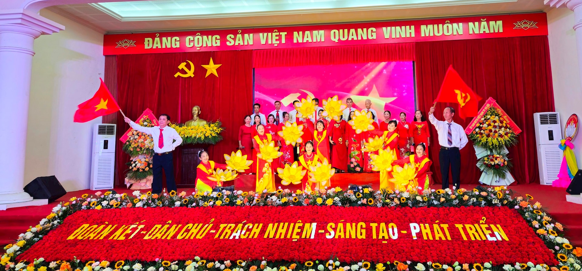 160 đại biểu dự Đại hội Mặt trận Tổ quốc xã Đoài Phương lần thứ I- Ảnh 3.