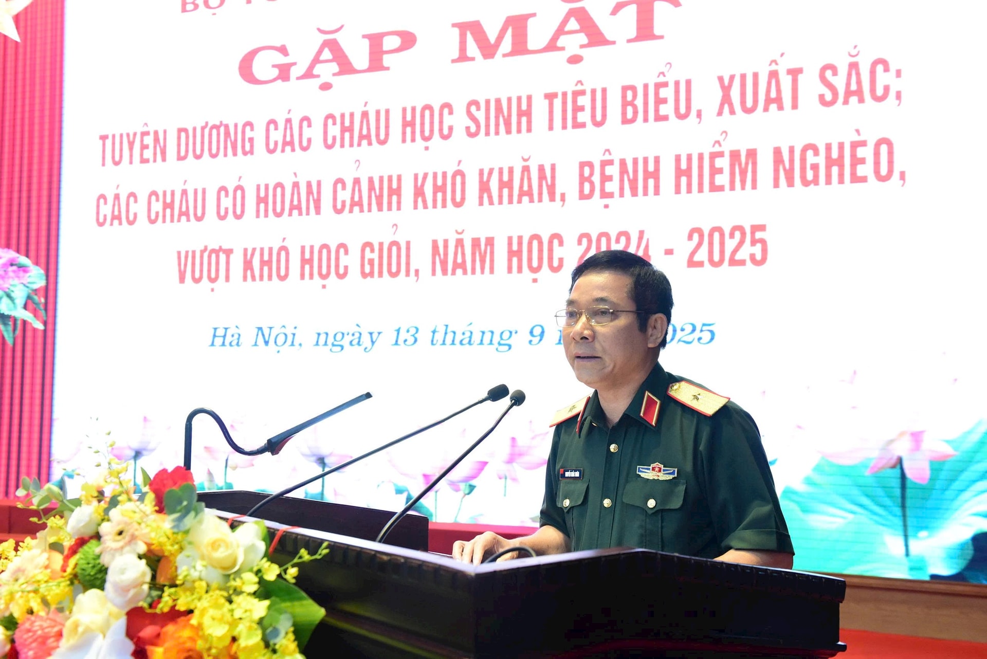 Bộ Tư lệnh Thủ đô Hà Nội gặp mặt, tuyên dương học sinh tiêu biểu, xuất sắc- Ảnh 1.