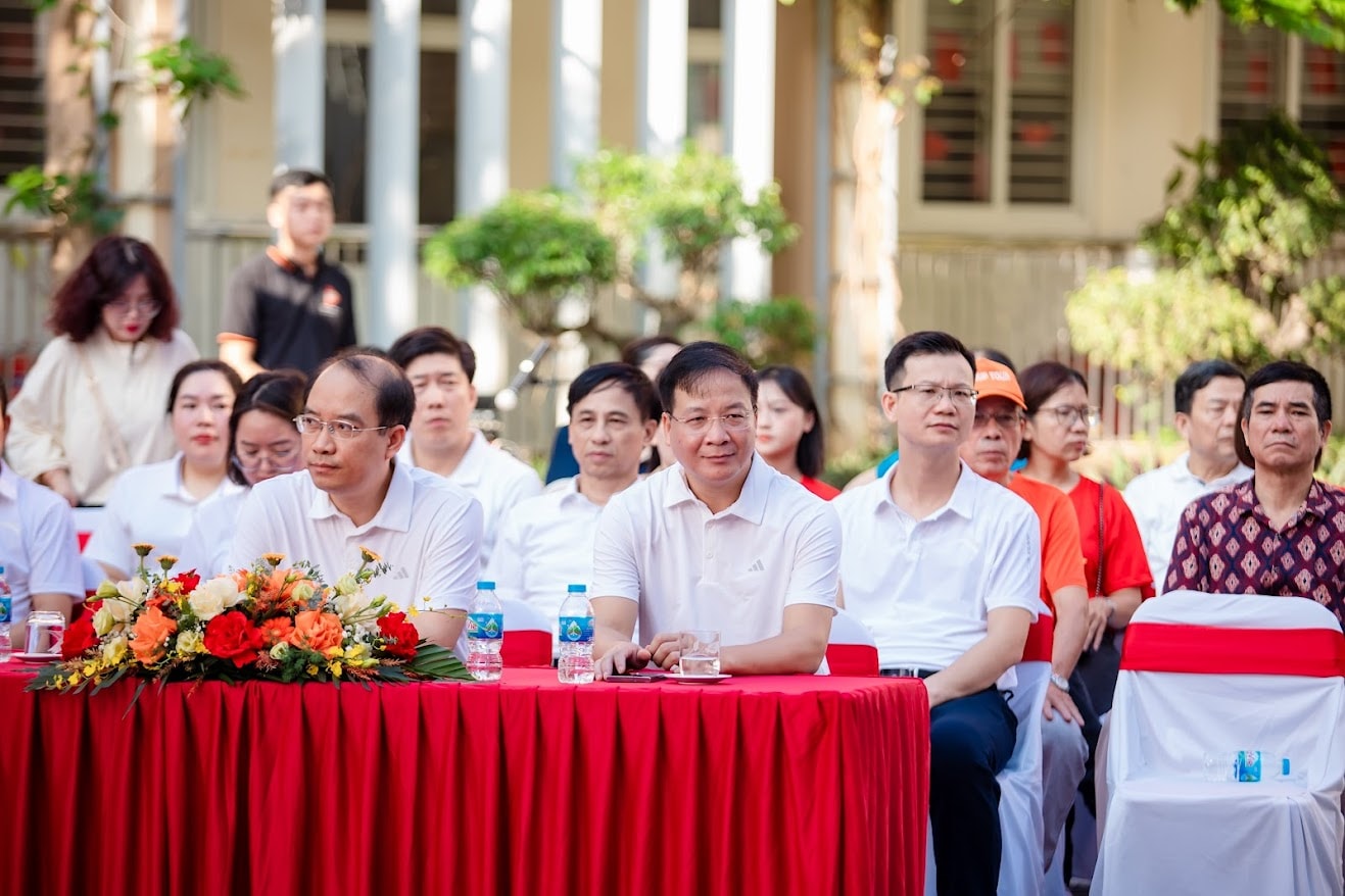Gần 500 vận động viên phường Vĩnh Hưng tham gia Giải chạy Báo Hànộimới - Vì hòa bình- Ảnh 1.