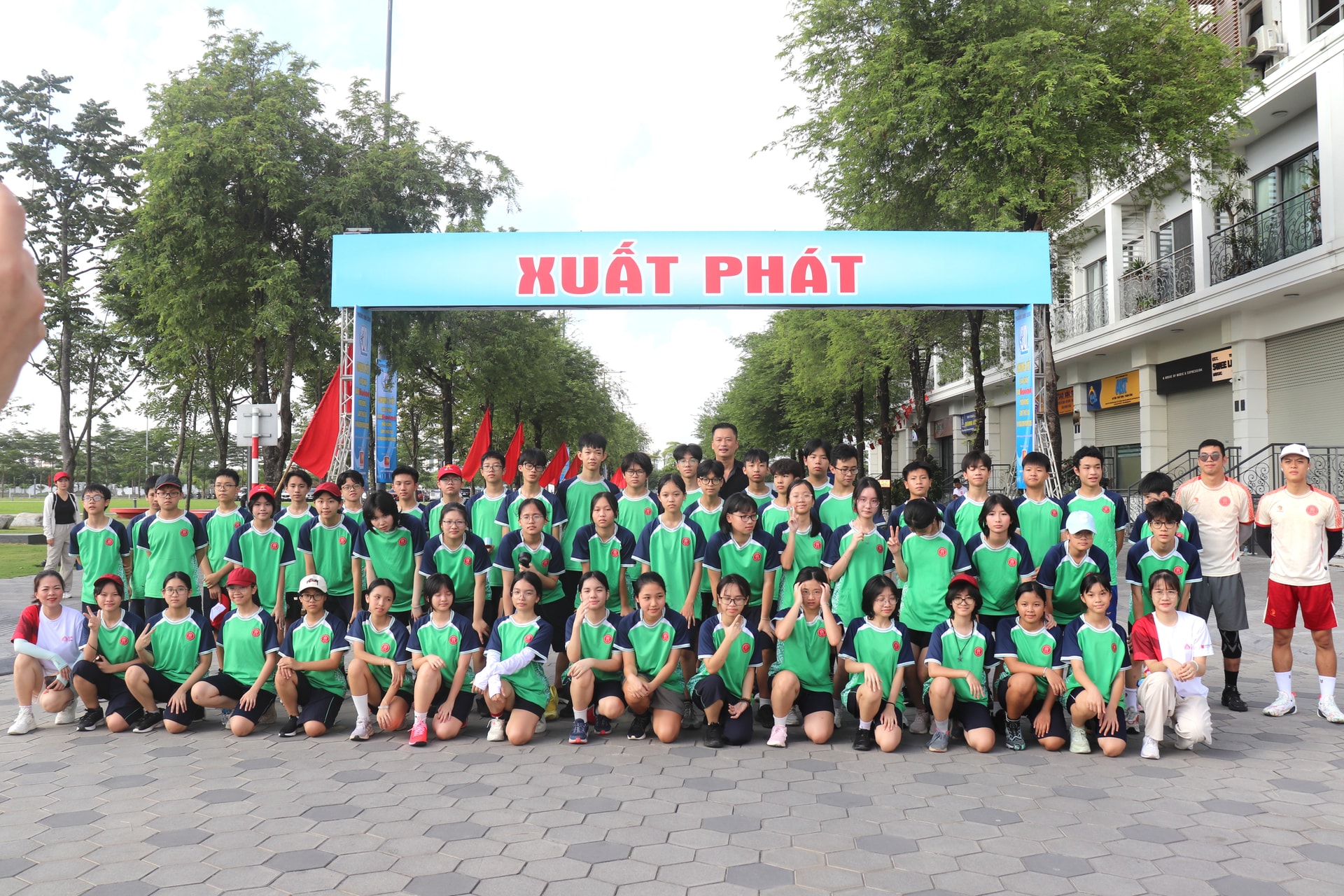 Phường Định Công: 700 vận động viên dự Chung kết Giải chạy Báo Hànộimới mở rộng lần thứ 50 - Vì hòa bình năm 2025- Ảnh 2.