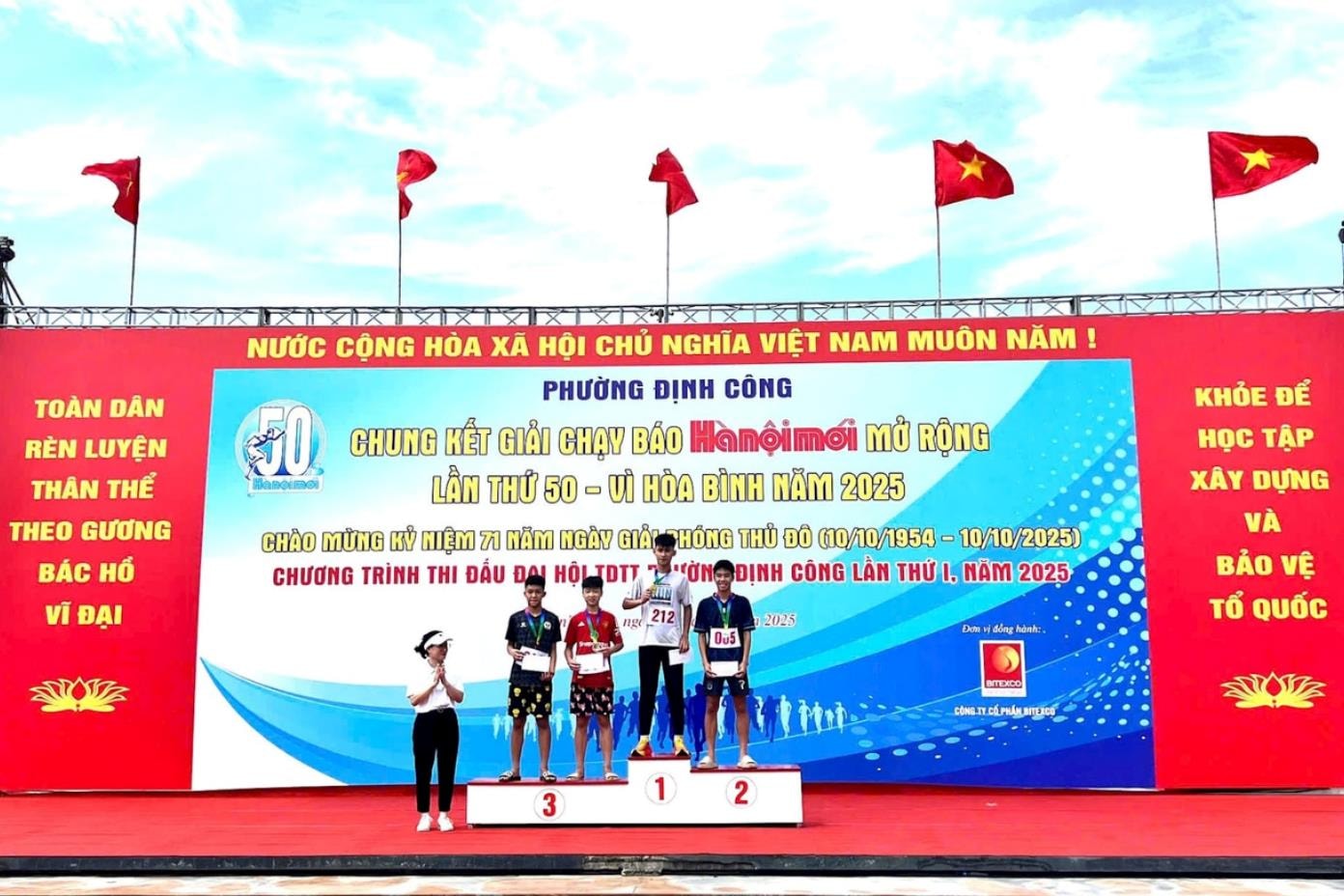Phường Định Công: 700 vận động viên dự Chung kết Giải chạy Báo Hànộimới mở rộng lần thứ 50 - Vì hòa bình năm 2025- Ảnh 8.