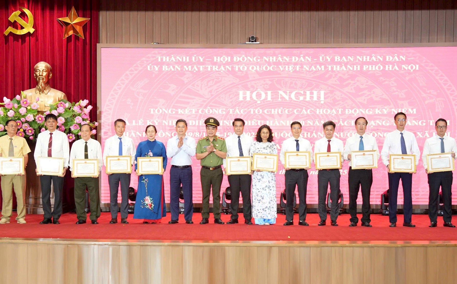 Hà Nội tổng kết thành công rực rỡ chuỗi hoạt động kỷ niệm 80 năm Cách mạng Tháng Tám và Quốc khánh 2/9- Ảnh 12.