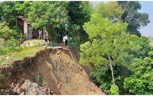 Công bố tình huống khẩn cấp về thiên tai tại các vị trí sự cố sạt lở, không đảm bảo an toàn trên địa bàn xã Ba Vì