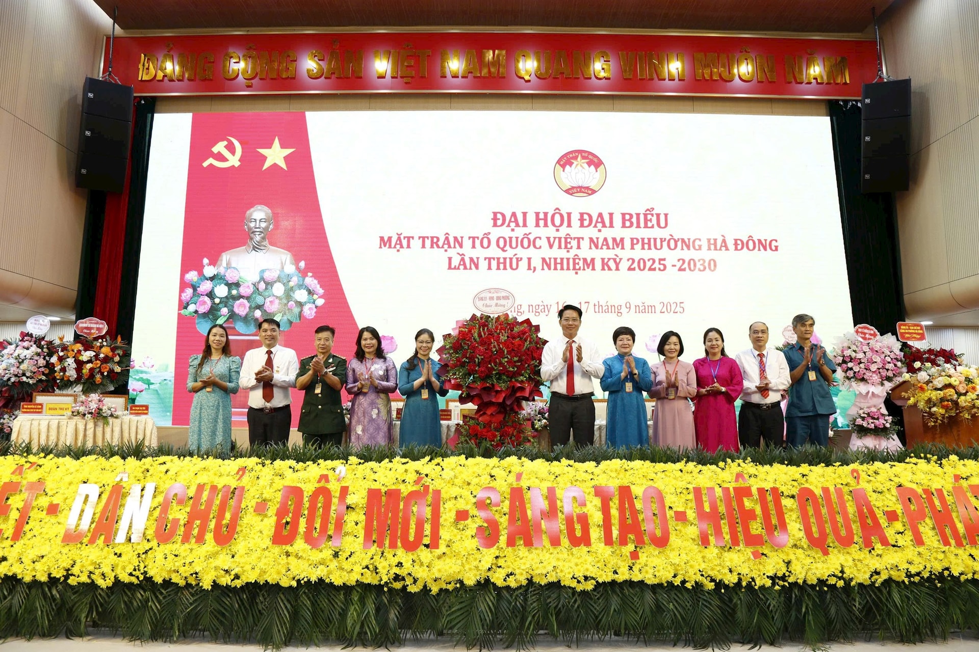 Đồng chí Nguyễn Thị Vân Anh làm Chủ tịch Ủy ban MTTQ Việt Nam phường Hà Đông- Ảnh 4.