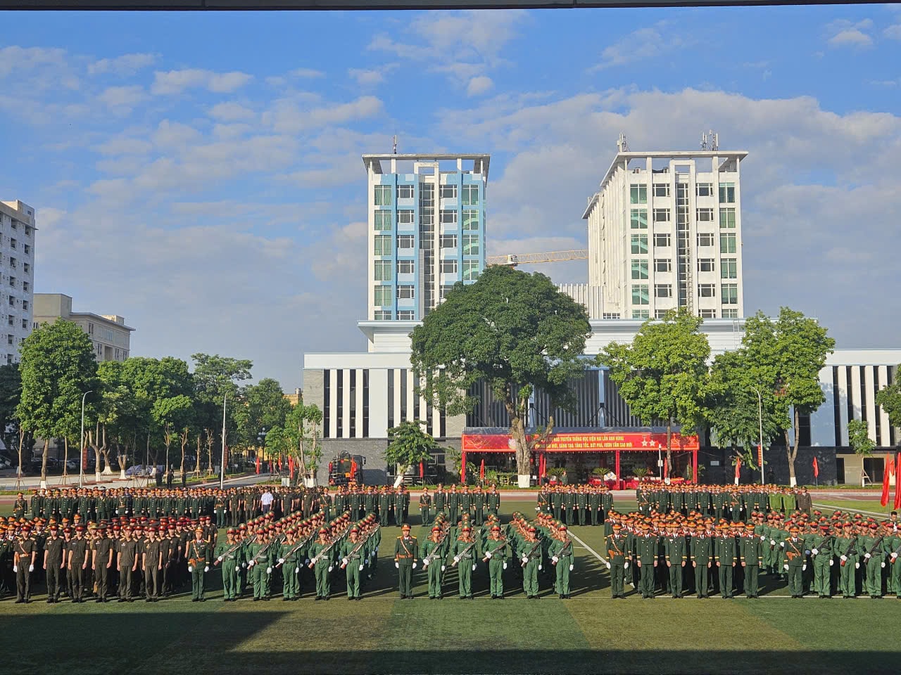 Học viện Hậu cần đón nhận danh hiệu Anh hùng Lực lượng vũ trang nhân dân lần thứ 2- Ảnh 2.