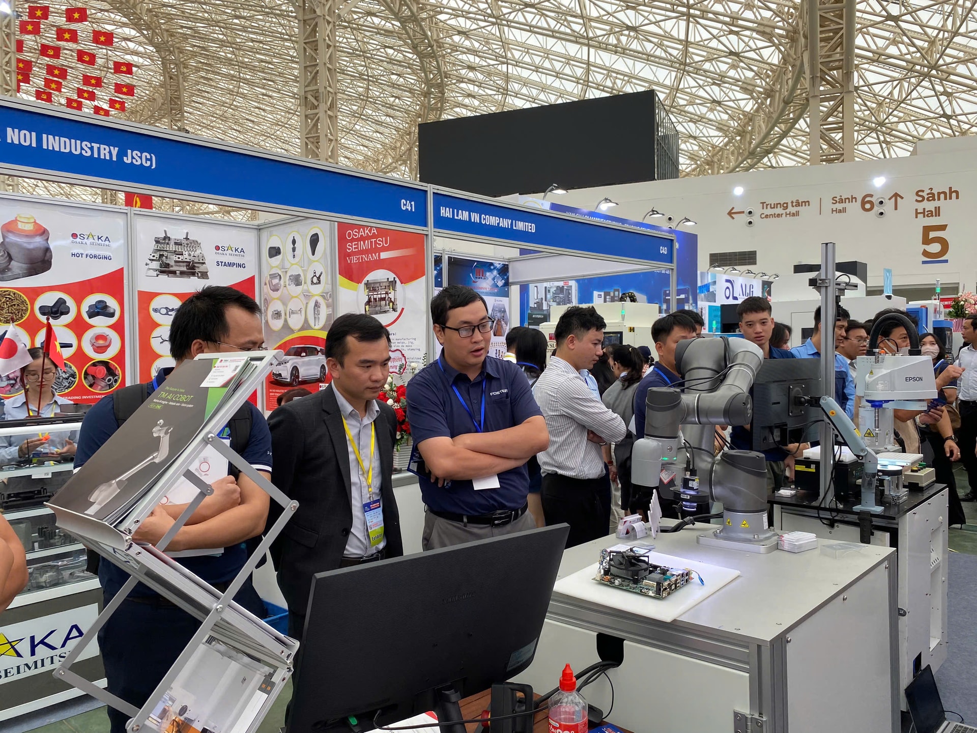 Khai mạc Hội chợ triển lãm Công nghiệp hỗ trợ Hà Nội năm 2025- Ảnh 3.