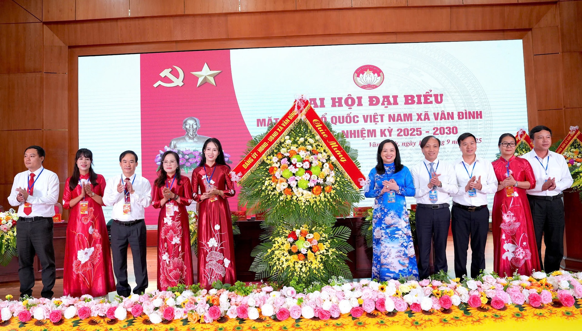 Phát huy sức mạnh đại đoàn kết, đưa Vân Đình phát triển toàn diện- Ảnh 1.