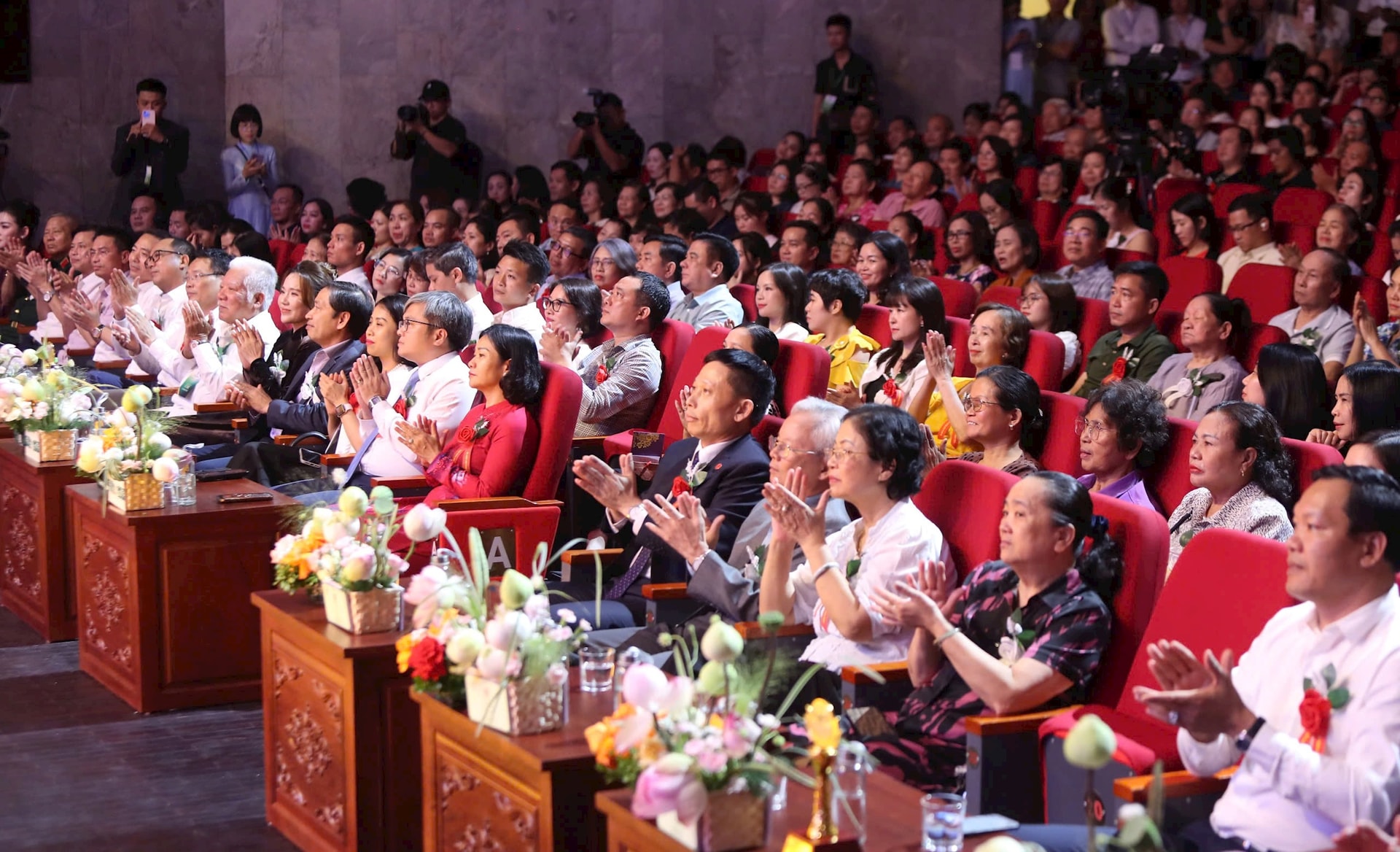 “Ơn nghĩa sinh thành 2025” - Đêm nghệ thuật tri ân mùa Vu Lan- Ảnh 2.