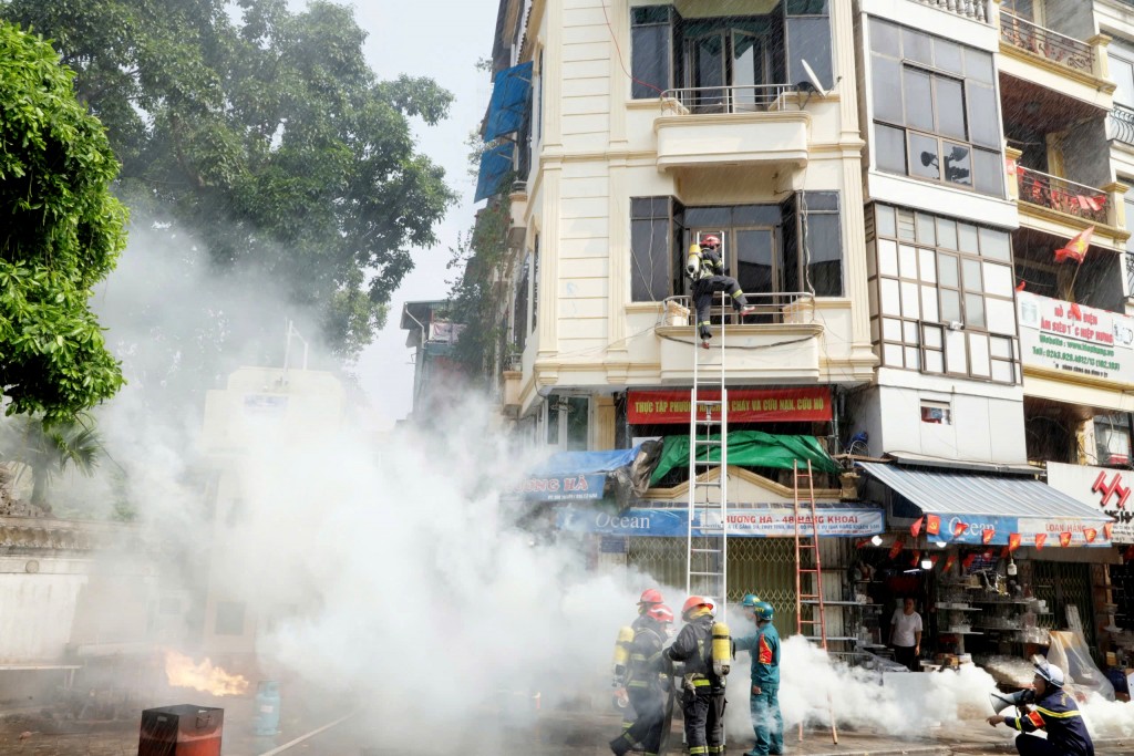 Ra mắt lực lượng thường trực chữa cháy tại phố đi bộ hồ Hoàn Kiếm và chợ đêm Đồng Xuân- Ảnh 10.