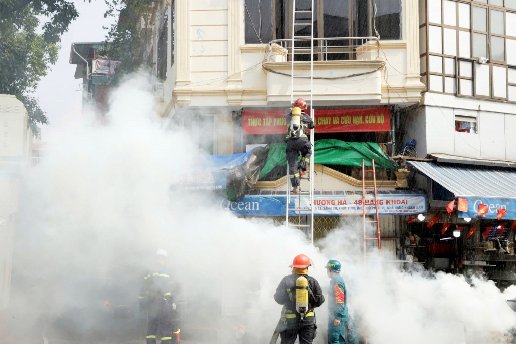 Ra mắt lực lượng thường trực chữa cháy tại phố đi bộ hồ Hoàn Kiếm và chợ đêm Đồng Xuân- Ảnh 8.