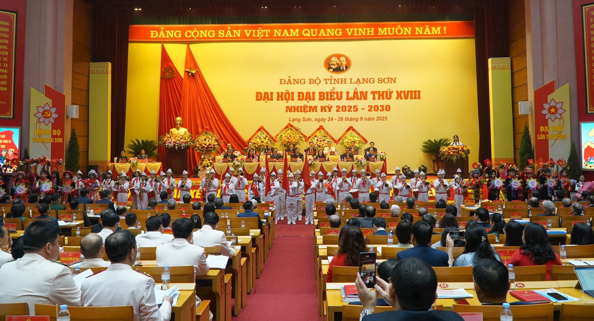 Ủy viên Bộ Chính trị, Bí thư Thành ủy Hà Nội Bùi Thị Minh Hoài: Xây dưng tỉnh Lạng Sơn trở thành một trong các cực tăng trưởng của vùng Trung du và miền núi Bắc Bộ- Ảnh 2.