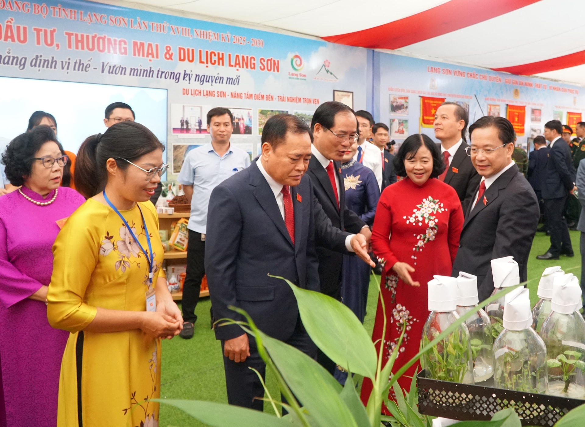 Ủy viên Bộ Chính trị, Bí thư Thành ủy Hà Nội Bùi Thị Minh Hoài: Xây dưng tỉnh Lạng Sơn trở thành một trong các cực tăng trưởng của vùng Trung du và miền núi Bắc Bộ- Ảnh 5.