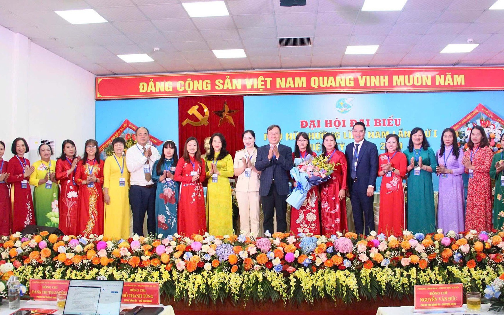 Các Ủy viên Hội LHPN phường Lĩnh Nam ra mắt Đại hội