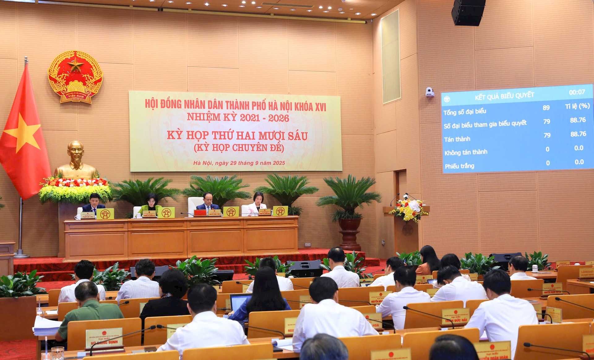 Hà Nội ủy quyền giải quyết thủ tục hành chính cho công chức thuộc UBND cấp xã- Ảnh 2.