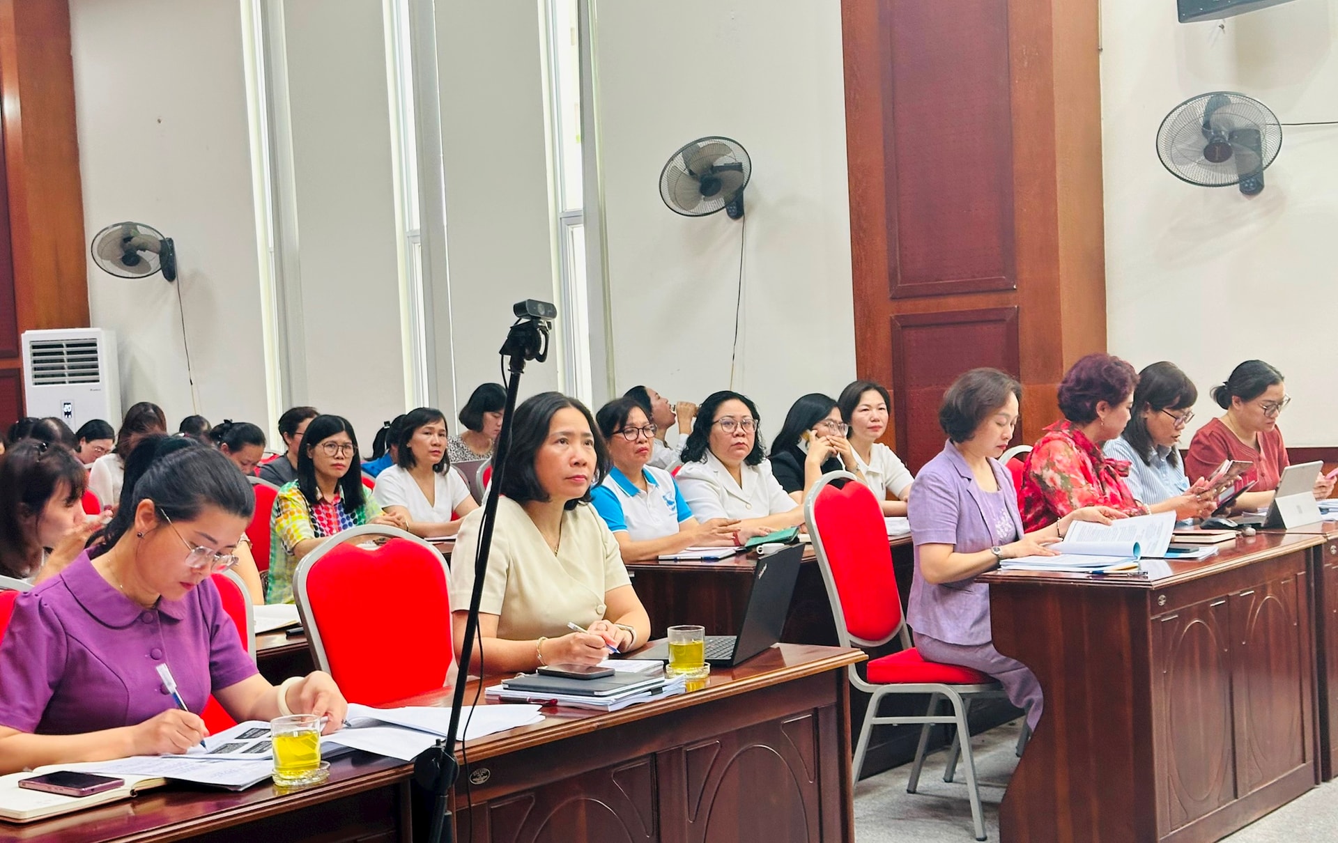 Hội Liên hiệp phụ nữ Thành phố tập huấn triển khai kế hoạch tổ chức Đại hội đại biểu phụ nữ cấp xã- Ảnh 2.
