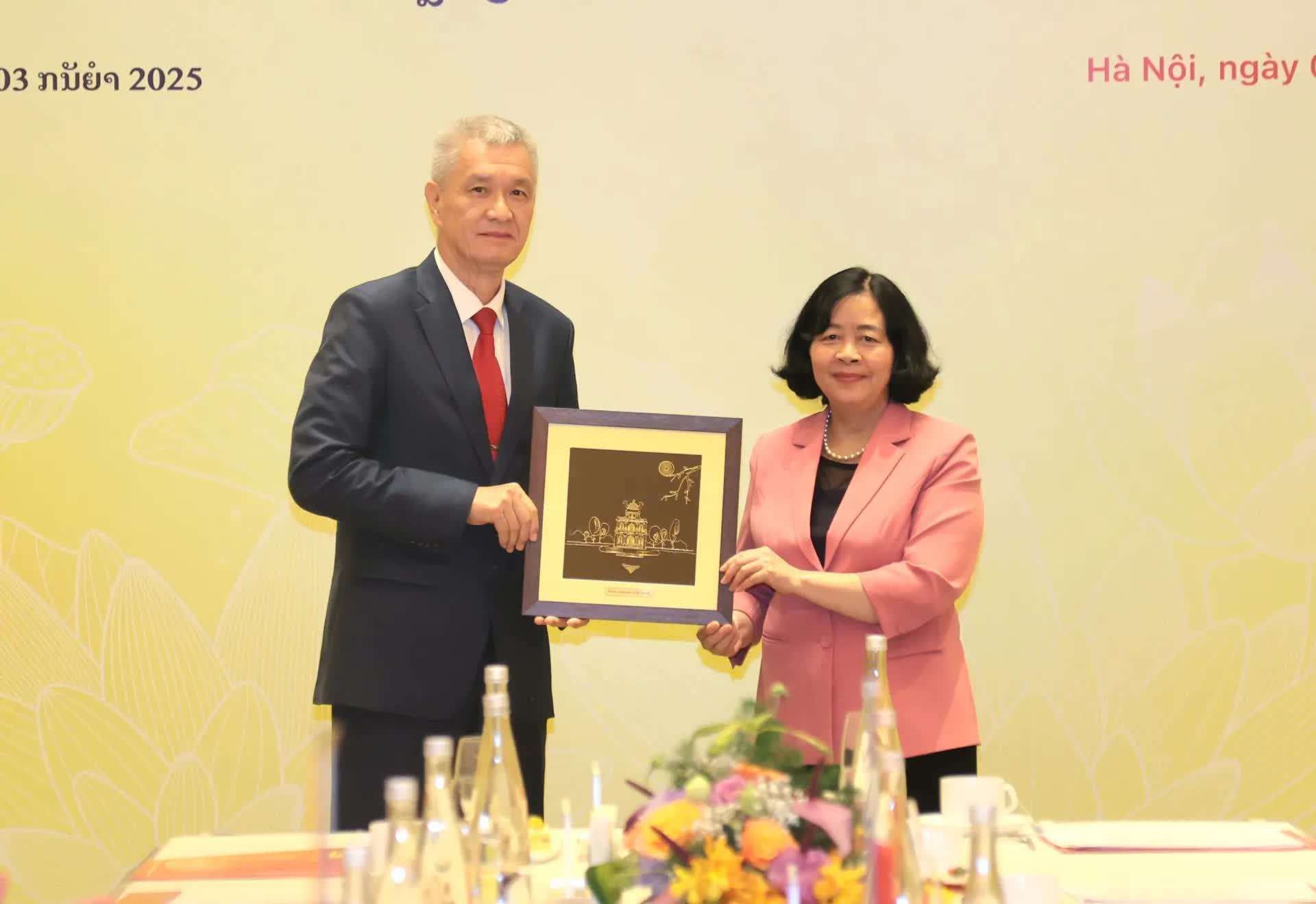 Tăng cường thúc đẩy các dự án phát triển bền vững giữa Thủ đô Hà Nội và Vientiane- Ảnh 4.