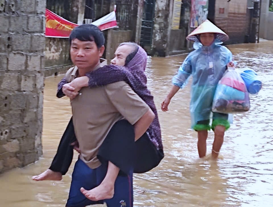 Hà Nội mưa lớn, ngập lụt toàn Thành phố- Ảnh 3.