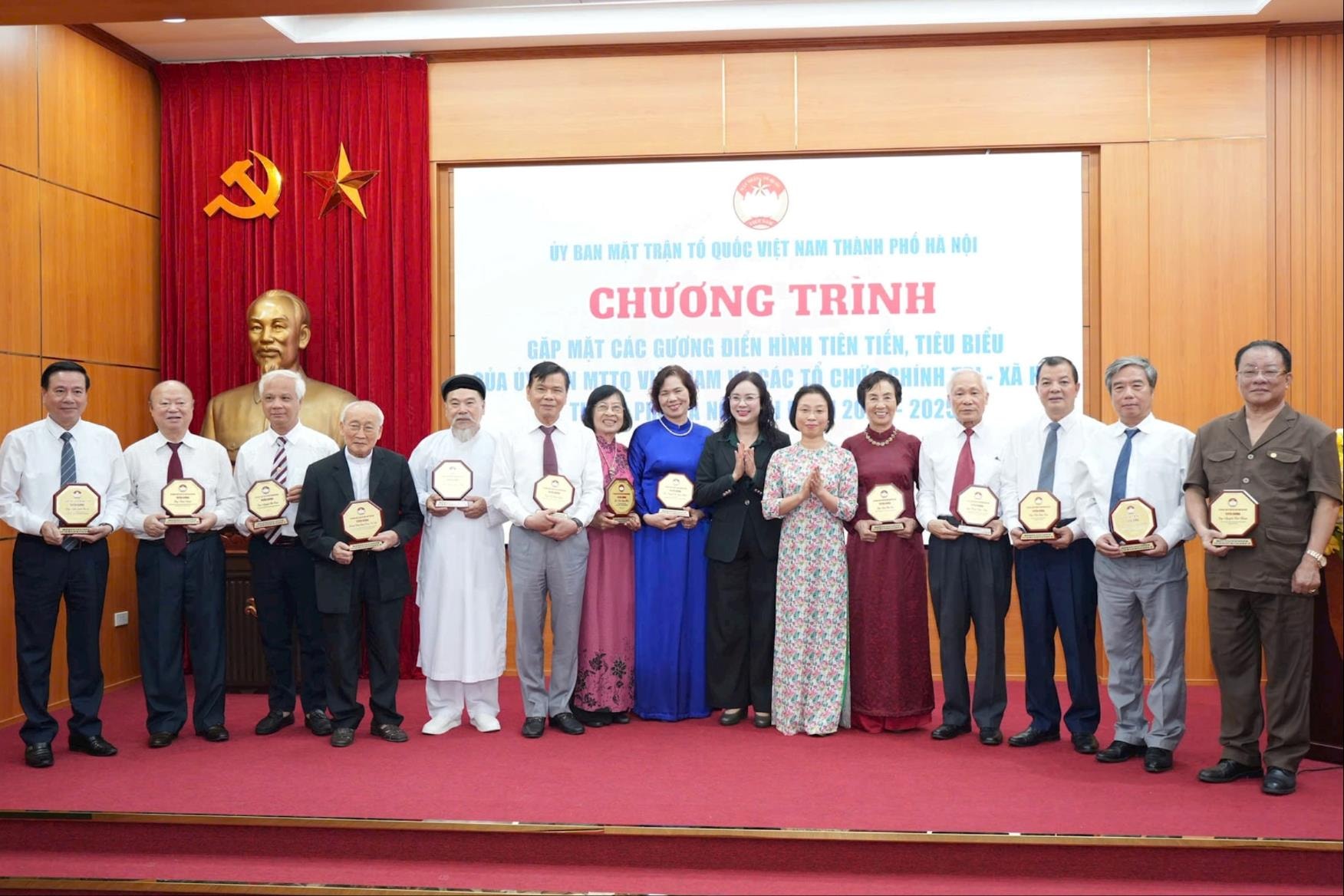 Mặt trận Tổ quốc Việt Nam Thành phố tôn vinh 80 gương điển hình tiên tiến, tiêu biểu- Ảnh 7.