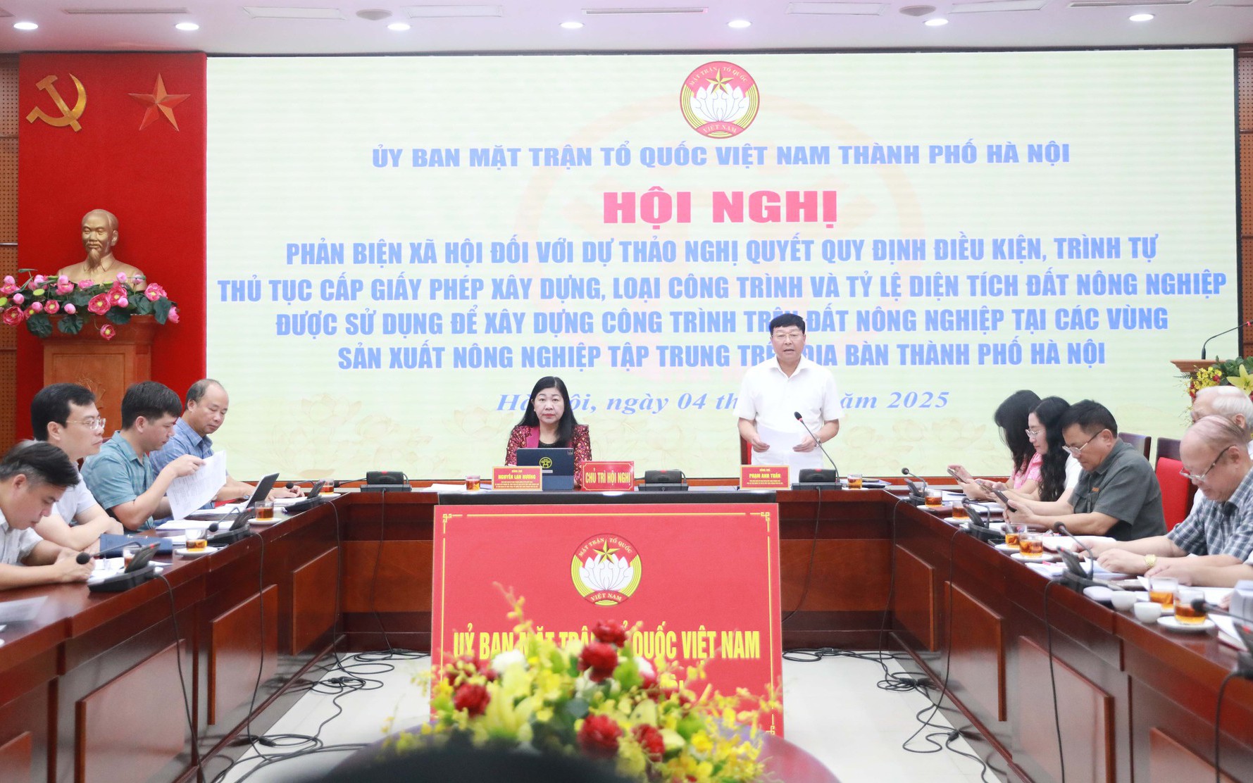 Các đại biểu tham dự hội nghị phản biện