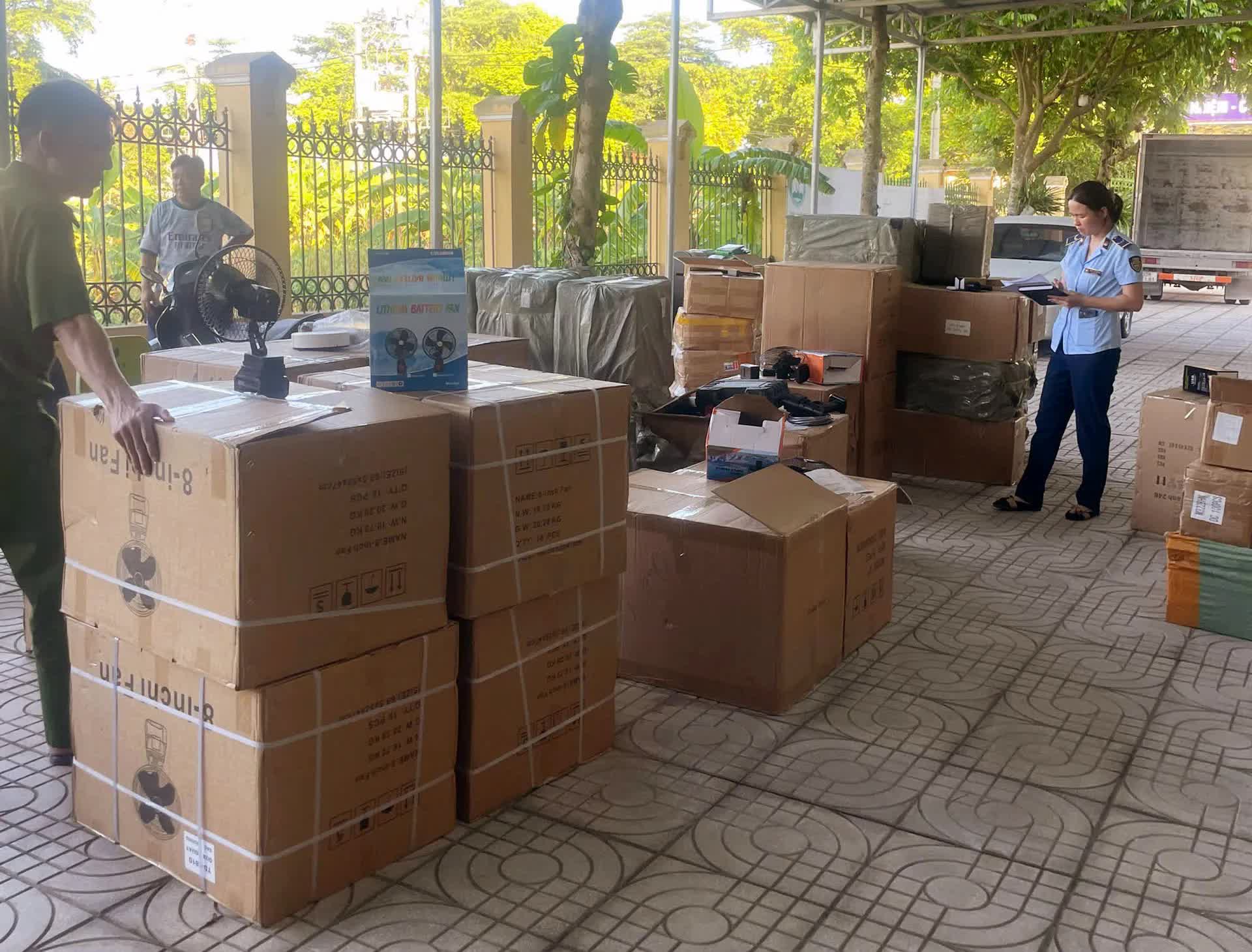 Hà Nội phát hiện hơn 1.800 quạt điện nhập lậu không đảm bảo an toàn- Ảnh 1.