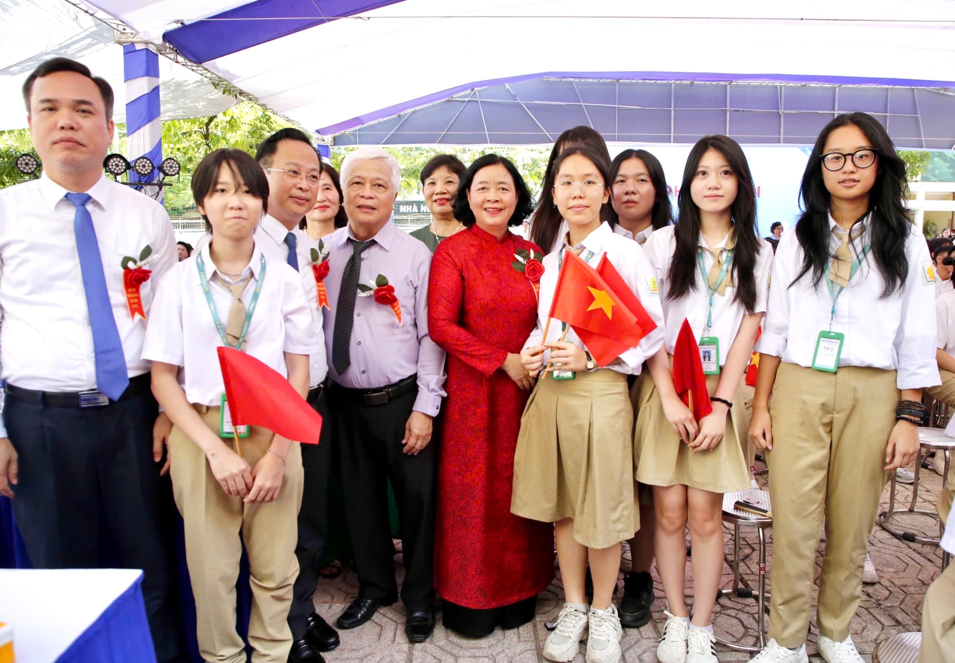 Lãnh đạo thành phố Hà Nội chúc mừng ngành Giáo dục Thủ đô nhân dịp năm học mới 2025-2026- Ảnh 4.