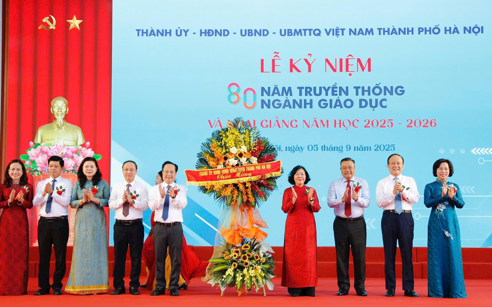 Hơn 2,3 triệu học sinh thành phố Hà Nội khai giảng năm học mới