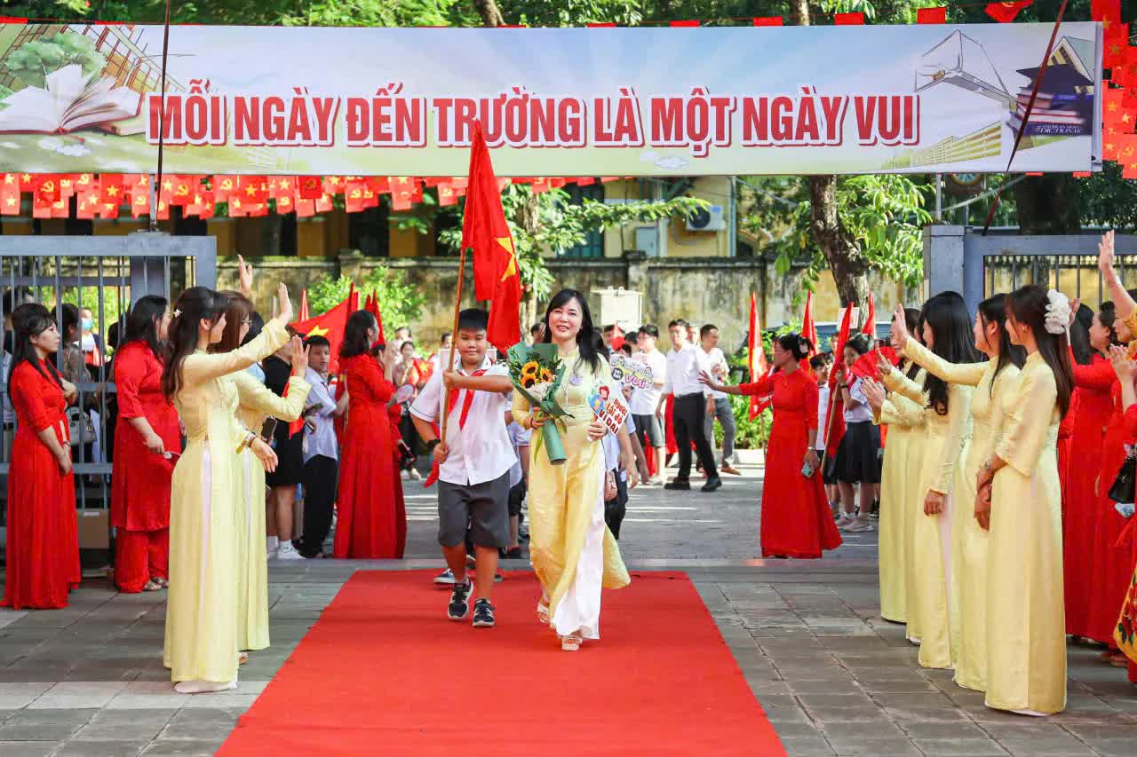 Học sinh phường Tây Hồ rộn ràng ngày tựu trường- Ảnh 8.