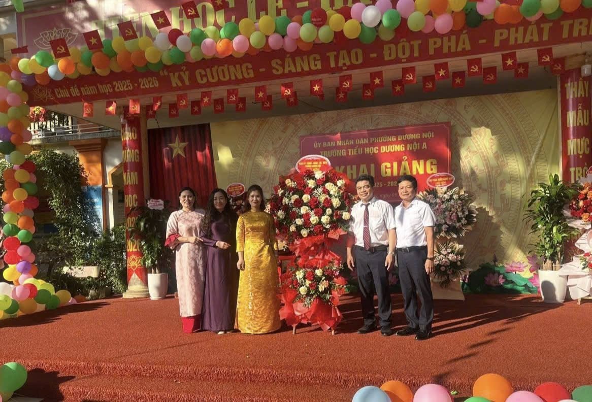 Niềm vui ngày hội khai trường của học sinh phường Dương Nội- Ảnh 10.