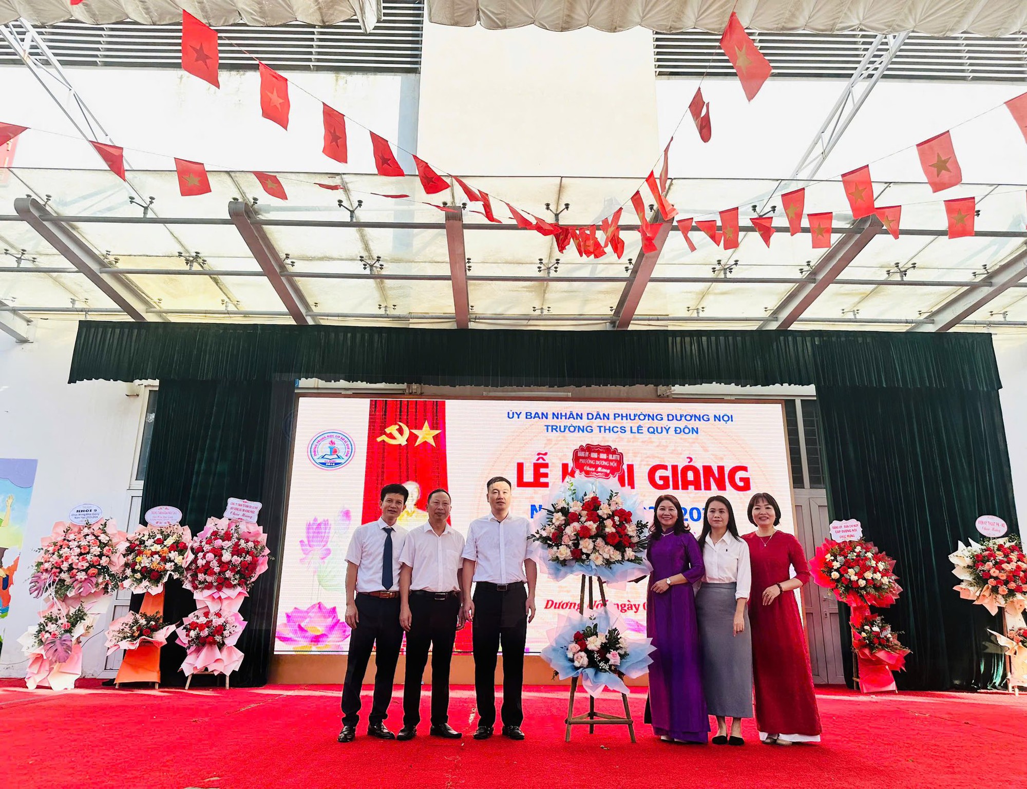 Niềm vui ngày hội khai trường của học sinh phường Dương Nội- Ảnh 8.