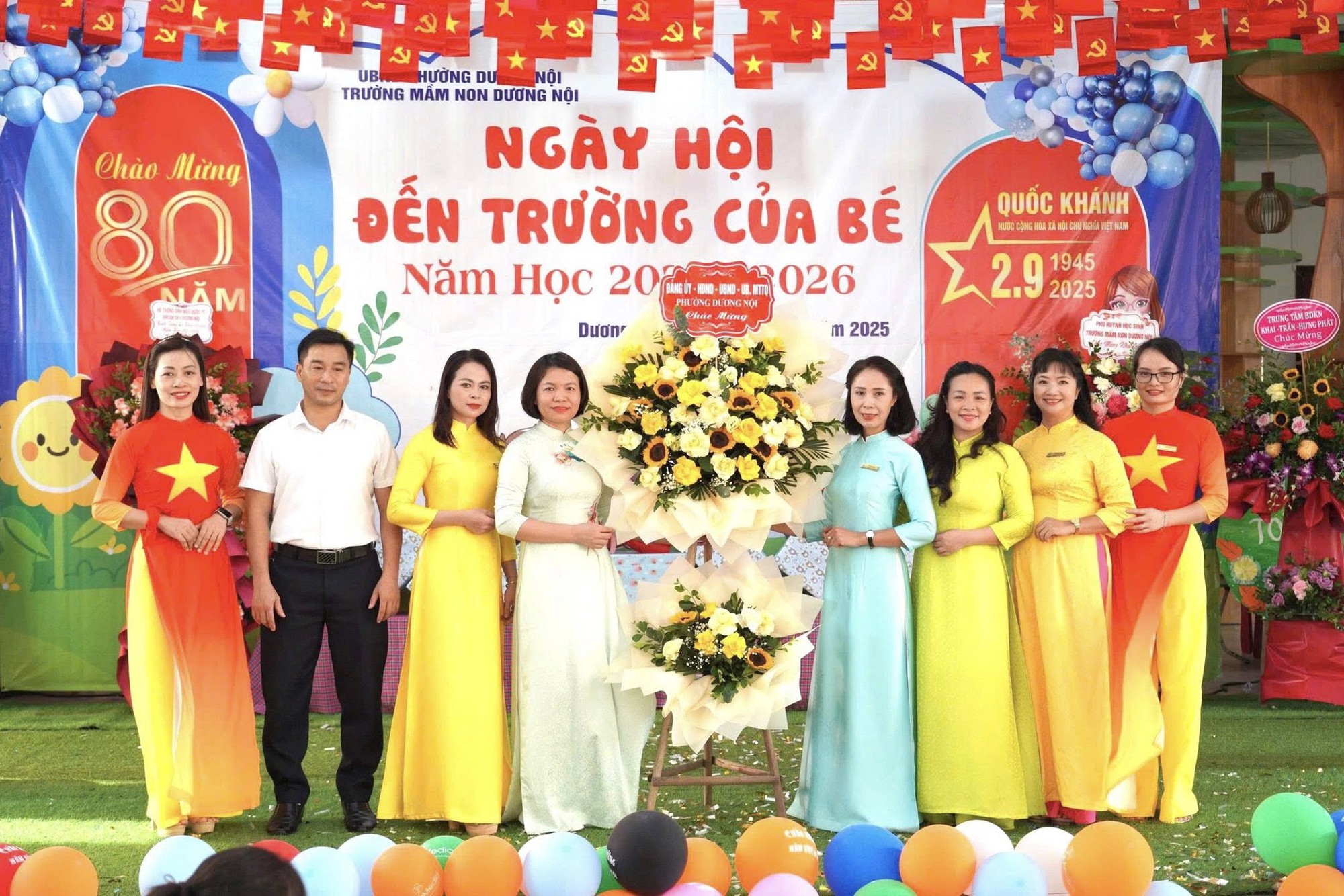 Niềm vui ngày hội khai trường của học sinh phường Dương Nội- Ảnh 9.