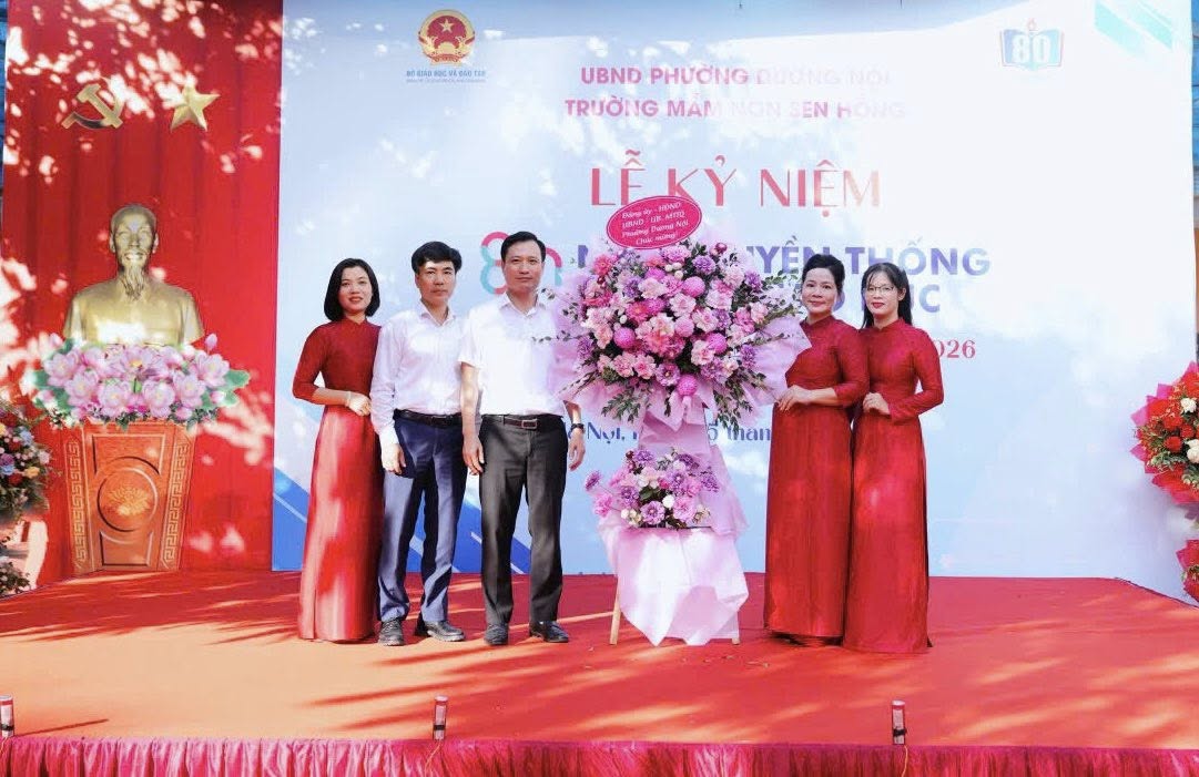 Niềm vui ngày hội khai trường của học sinh phường Dương Nội- Ảnh 4.