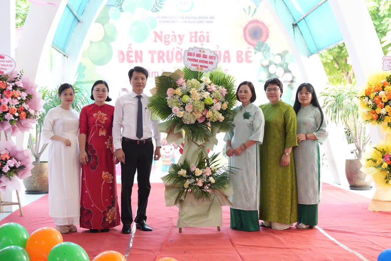 Niềm vui ngày hội khai trường của học sinh phường Dương Nội- Ảnh 6.