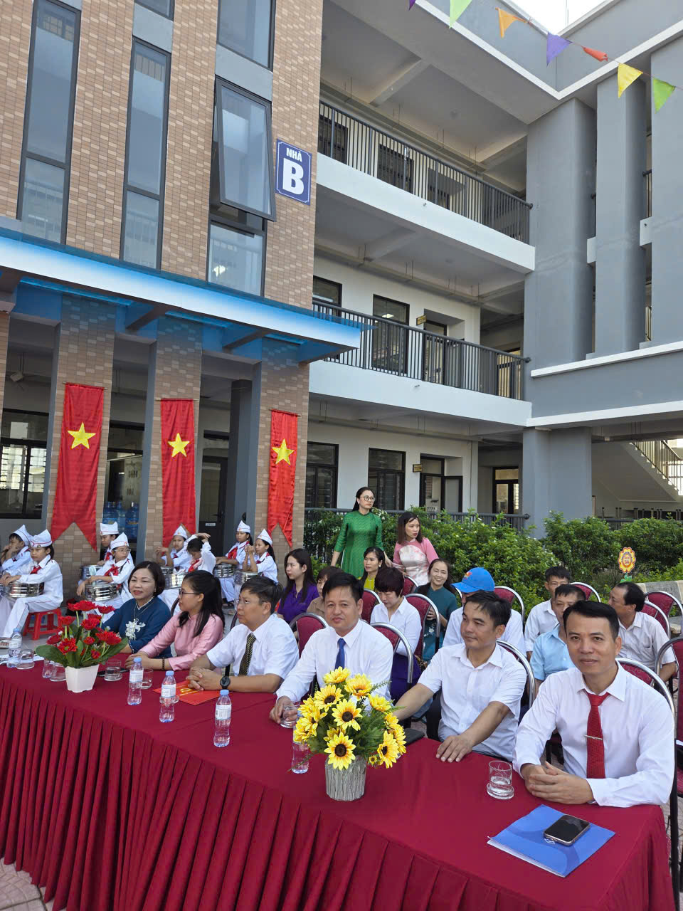 Gần 22.600 học sinh xã Bình Minh hân hoan bước vào năm học mới 2025-2026- Ảnh 2.